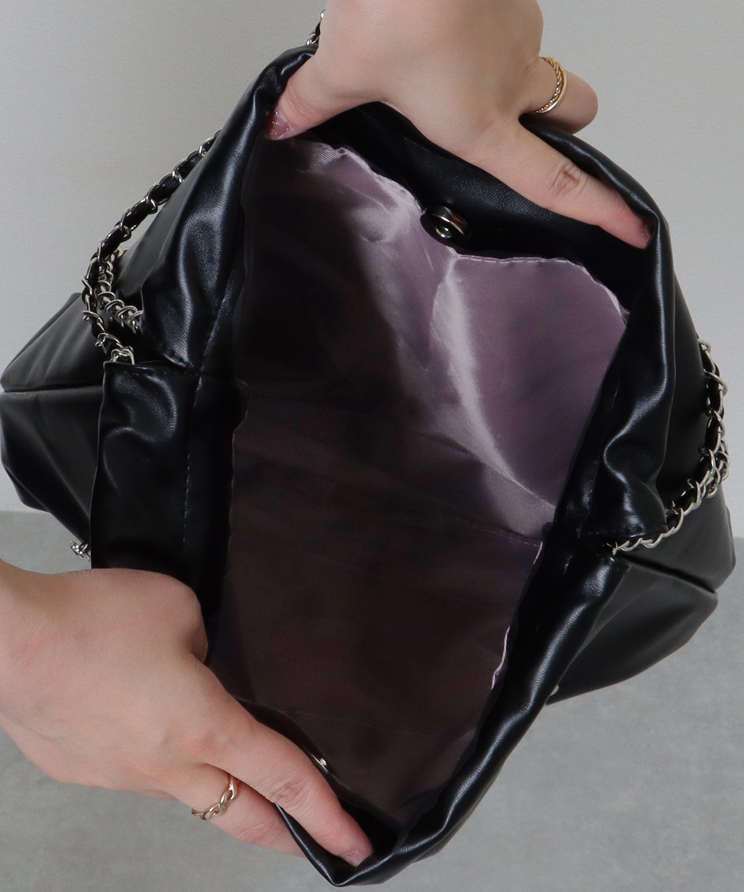 メタリック モチーフ付き 巾着 チェーン ショルダーバッグ