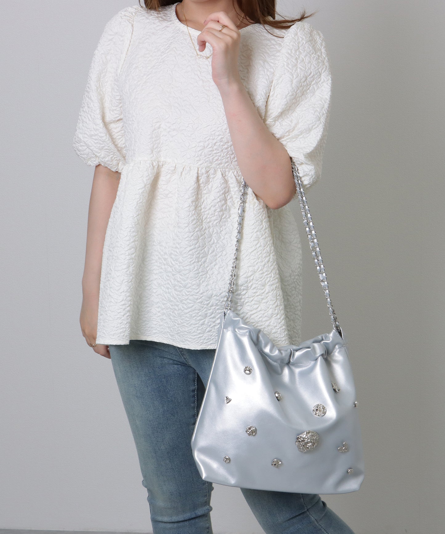 メタリック モチーフ付き 巾着 チェーン ショルダーバッグ