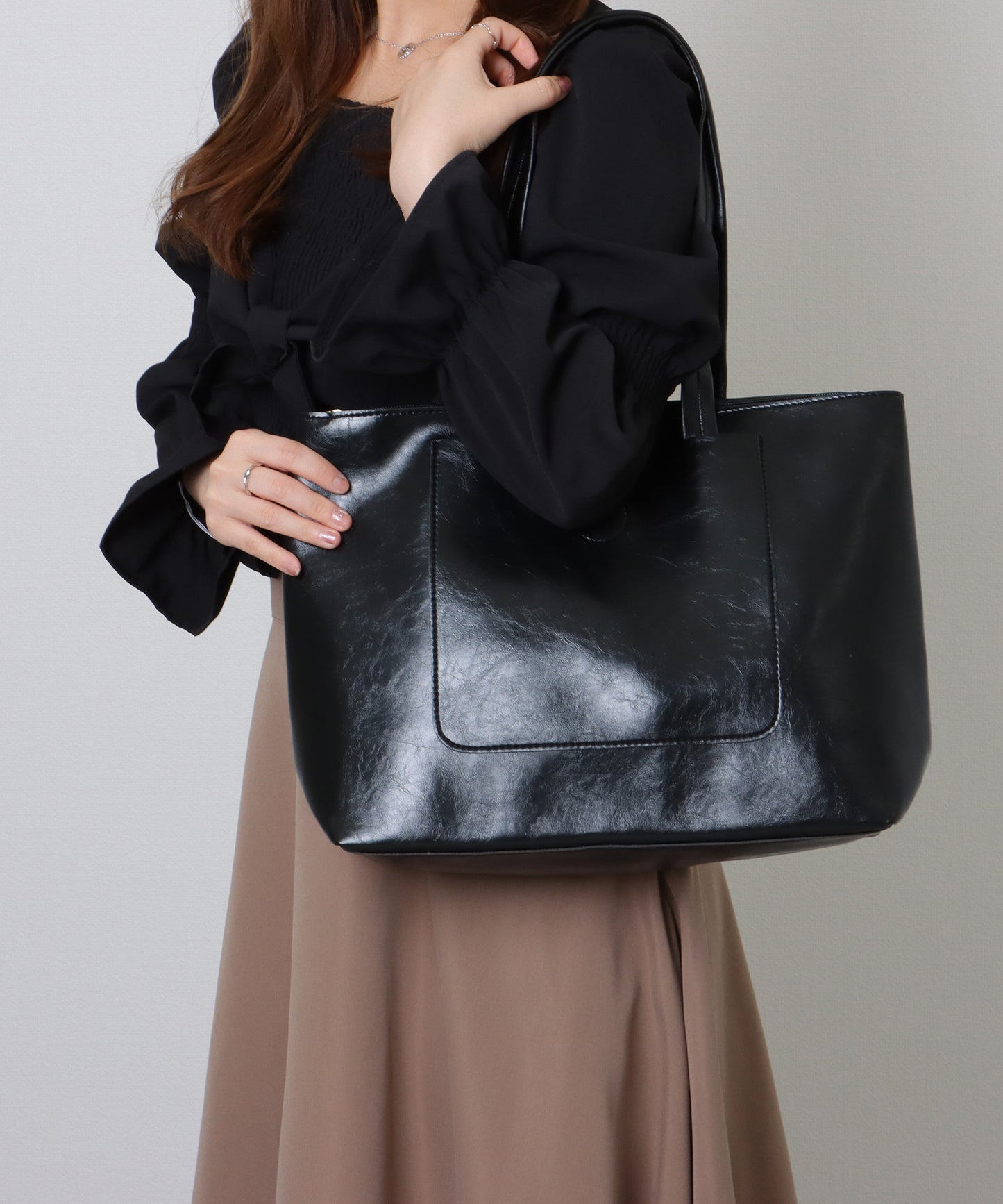 メタリックバー付き レザー調 スクエア ロング トートバッグ