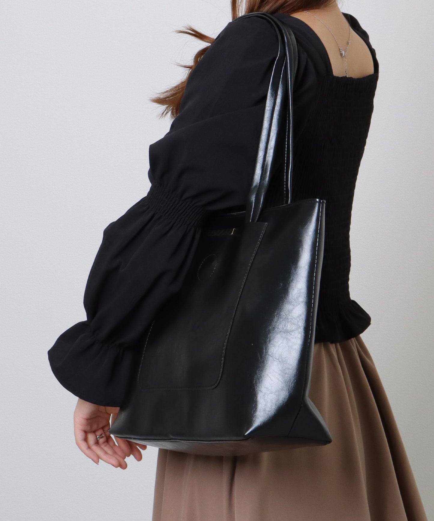 メタリックバー付き レザー調 スクエア ロング トートバッグ