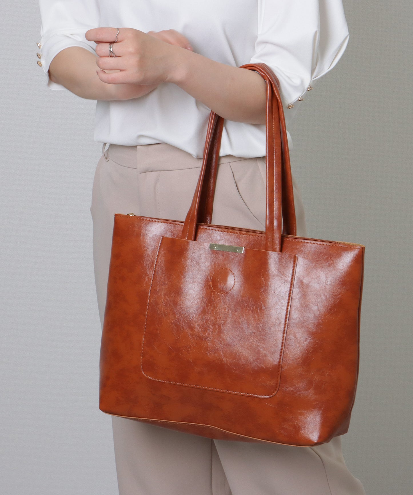 メタリックバー付き レザー調 スクエア ロング トートバッグ