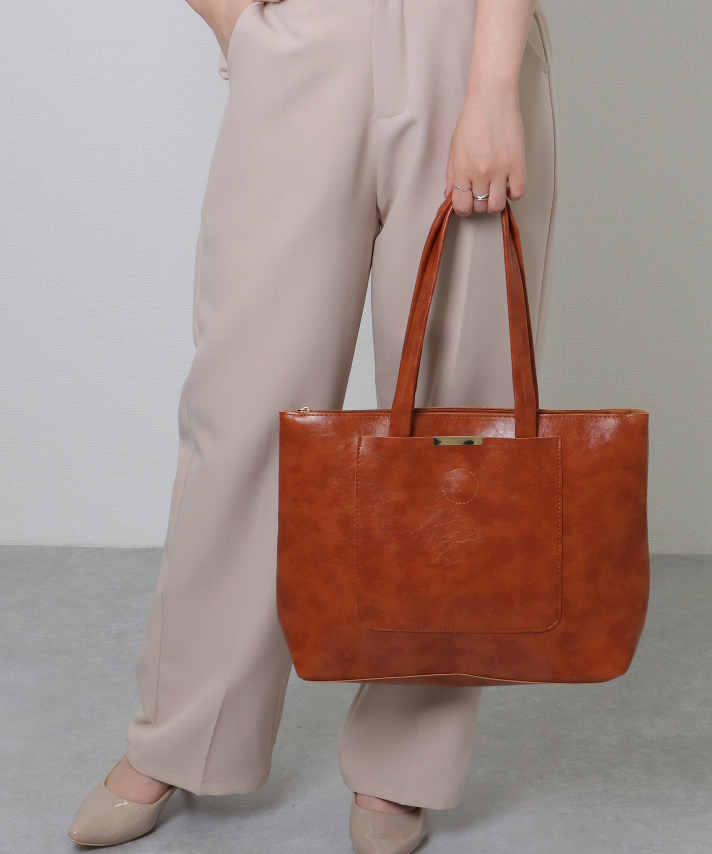 メタリックバー付き レザー調 スクエア ロング トートバッグ