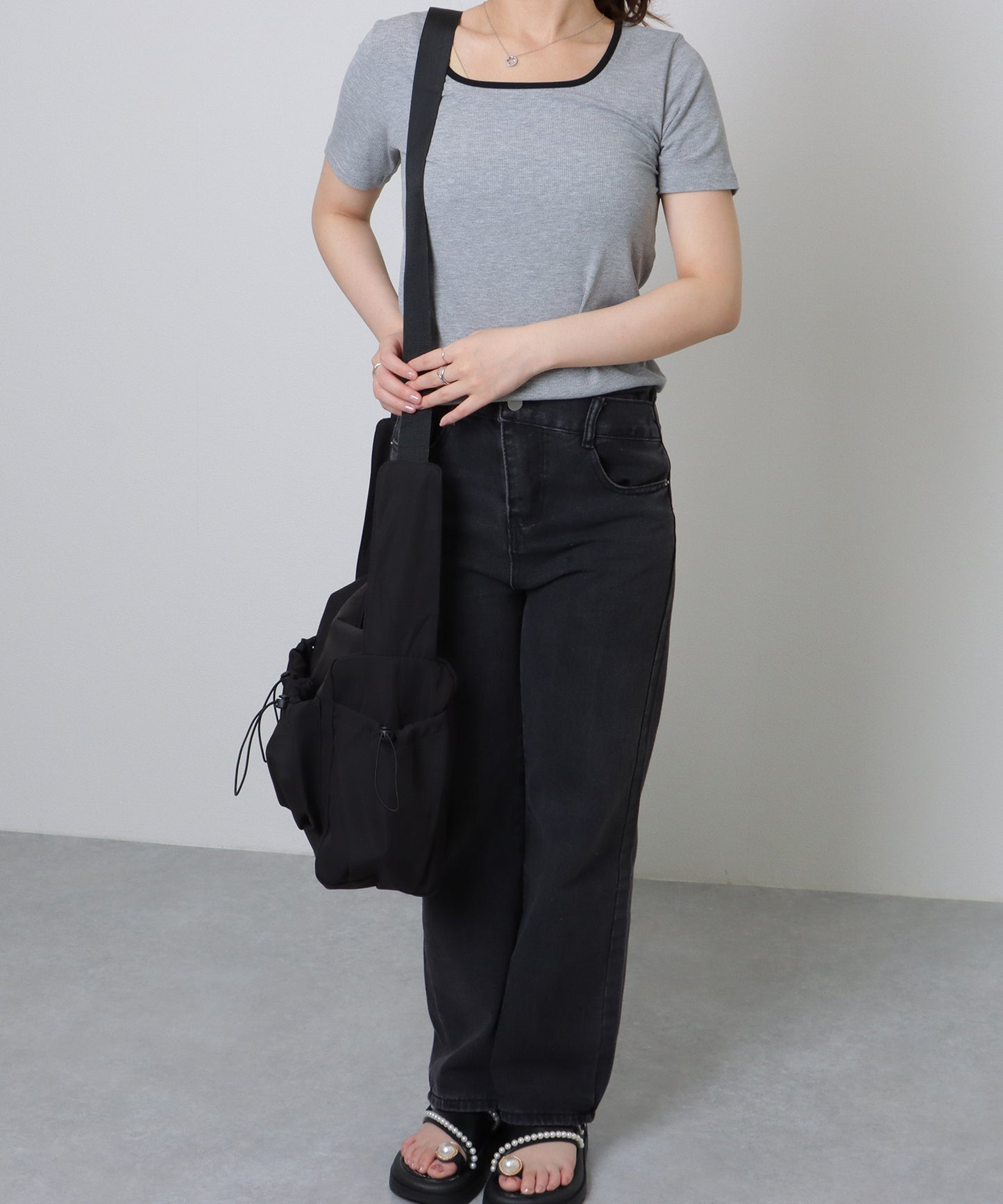 ソリッドカラー ドローコード付き 多ポケット ショルダーバッグ