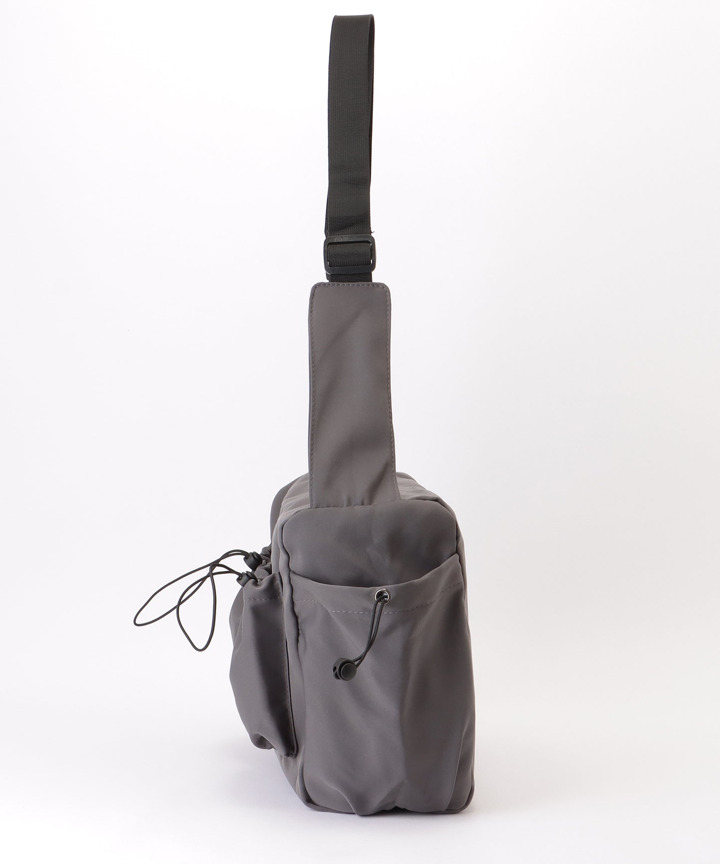 ソリッドカラー ドローコード付き 多ポケット ショルダーバッグ