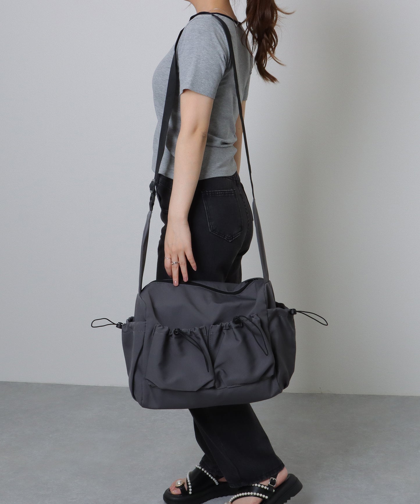 ソリッドカラー ドローコード付き 多ポケット ショルダーバッグ