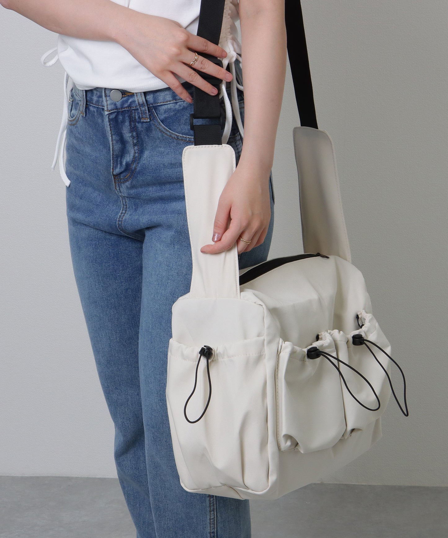 ソリッドカラー ドローコード付き 多ポケット ショルダーバッグ