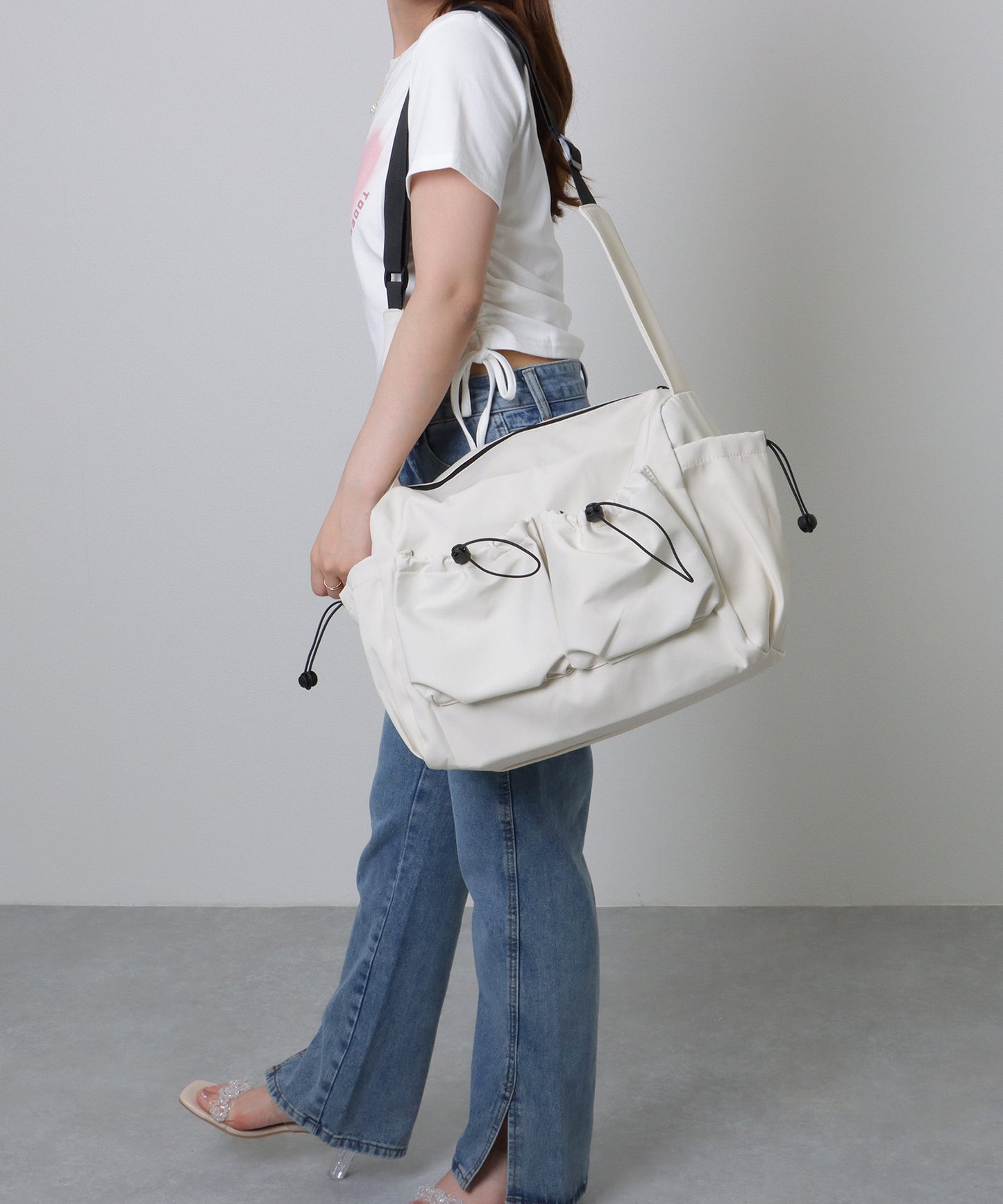 ソリッドカラー ドローコード付き 多ポケット ショルダーバッグ