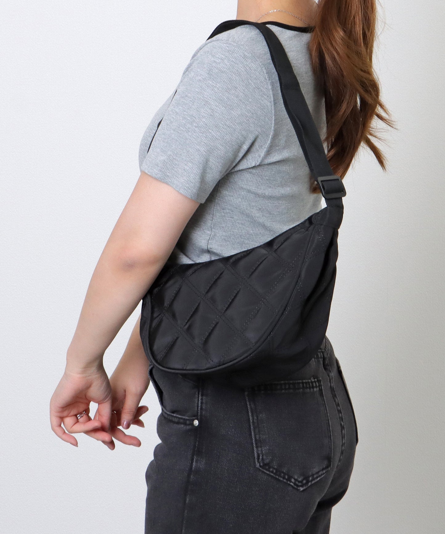 ソリッドカラー ハーフムーン ダイヤ ステッチ ショルダーバッグ