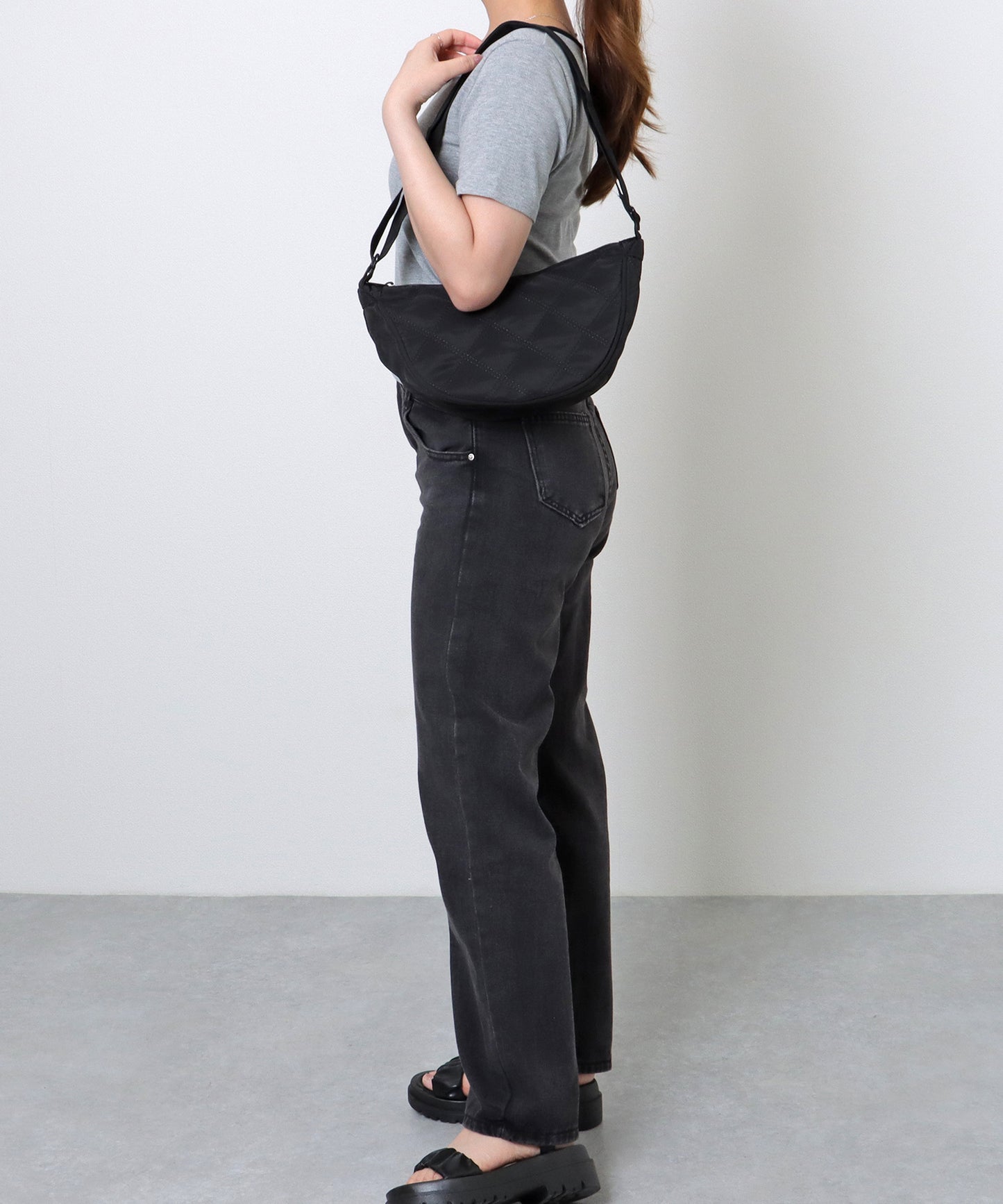 ソリッドカラー ハーフムーン ダイヤ ステッチ ショルダーバッグ