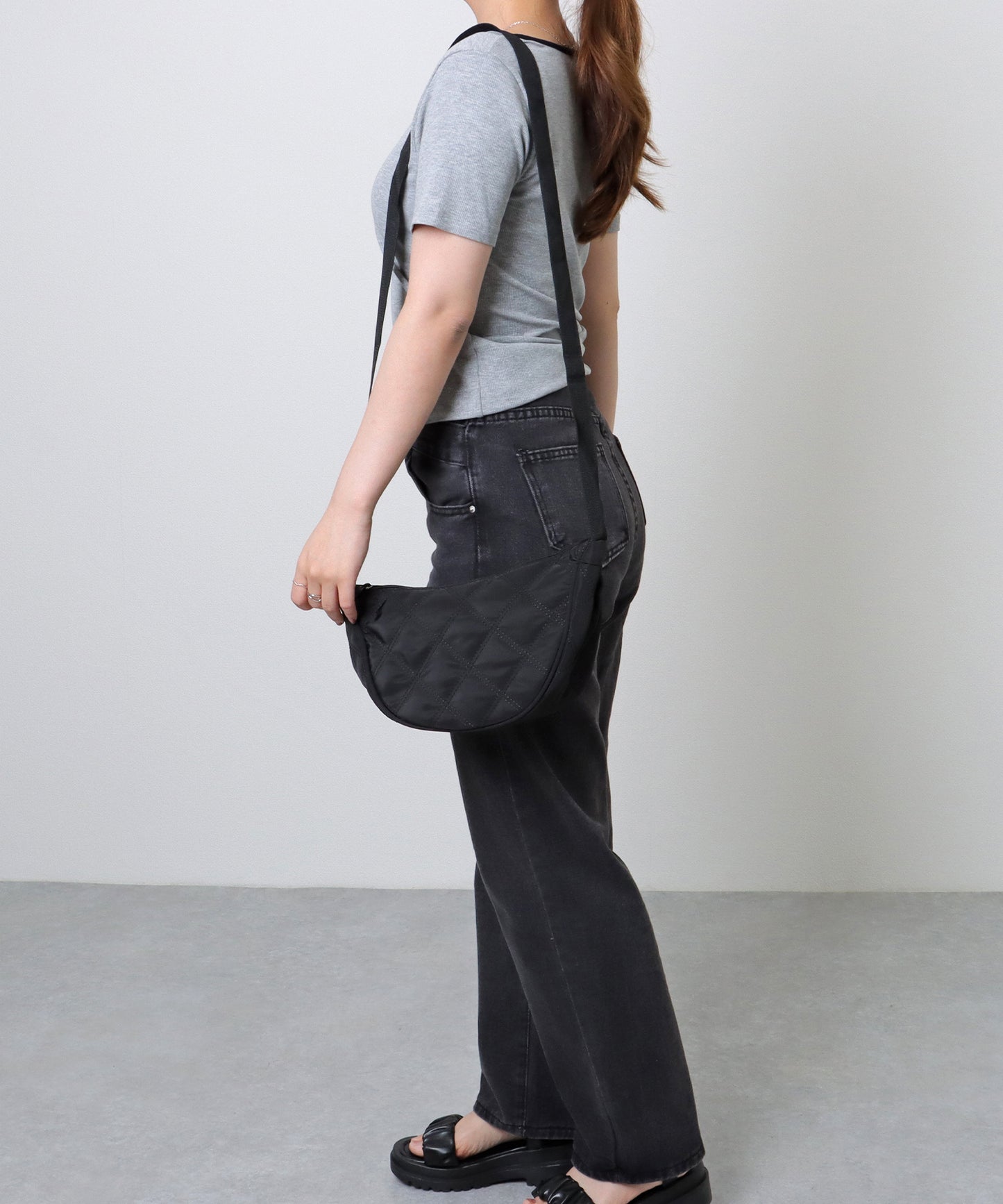 ソリッドカラー ハーフムーン ダイヤ ステッチ ショルダーバッグ