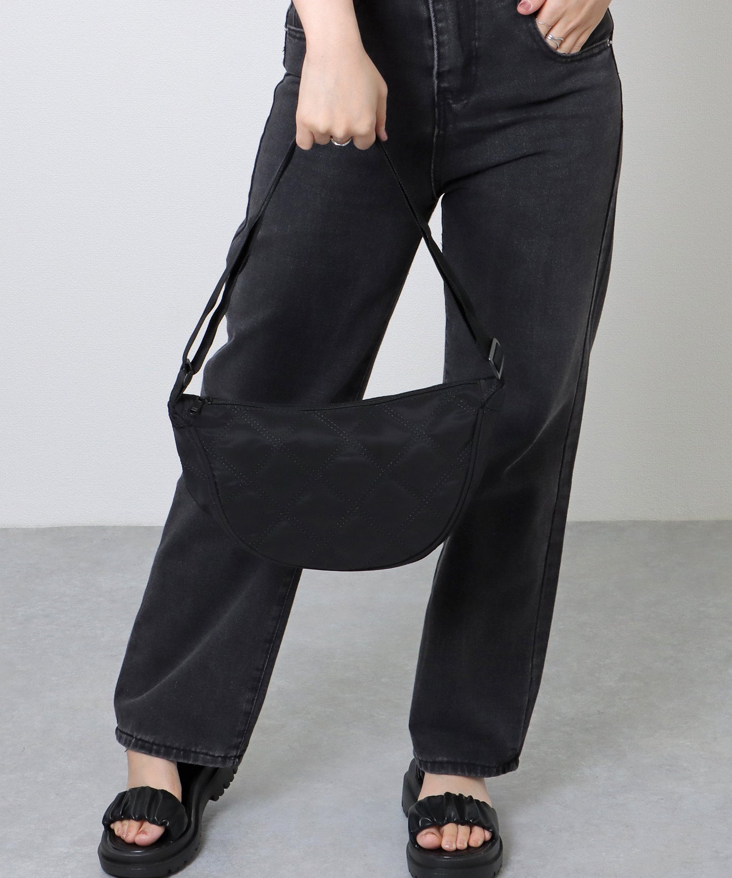 ソリッドカラー ハーフムーン ダイヤ ステッチ ショルダーバッグ