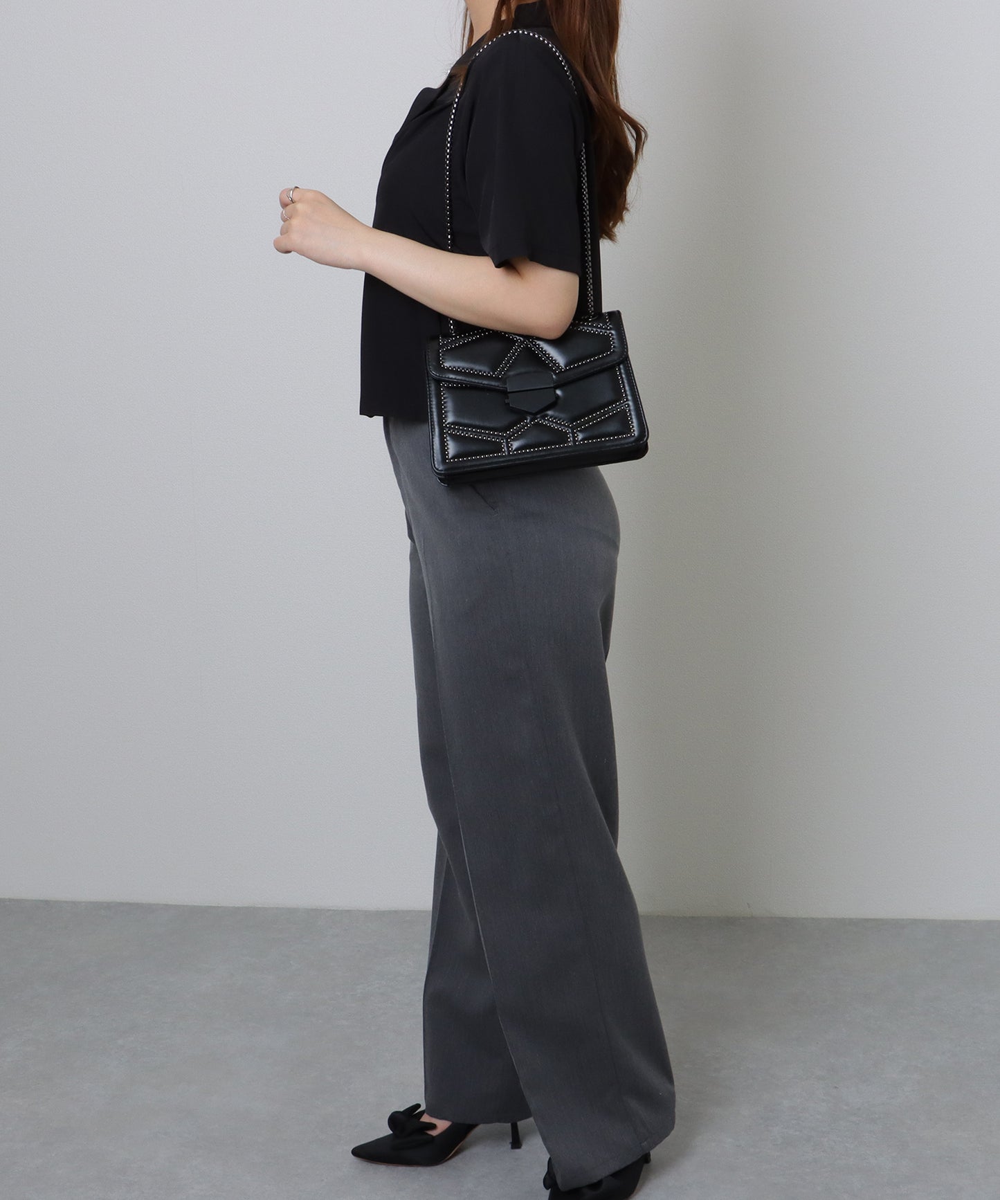 スタッズ スクエア チェーン ショルダーバッグ