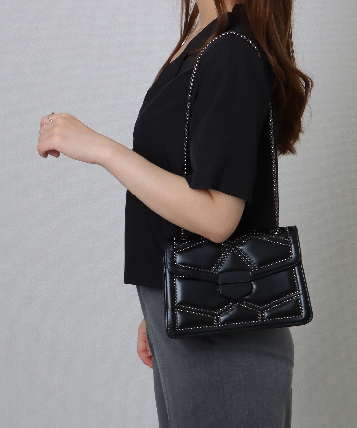 スタッズ スクエア チェーン ショルダーバッグ