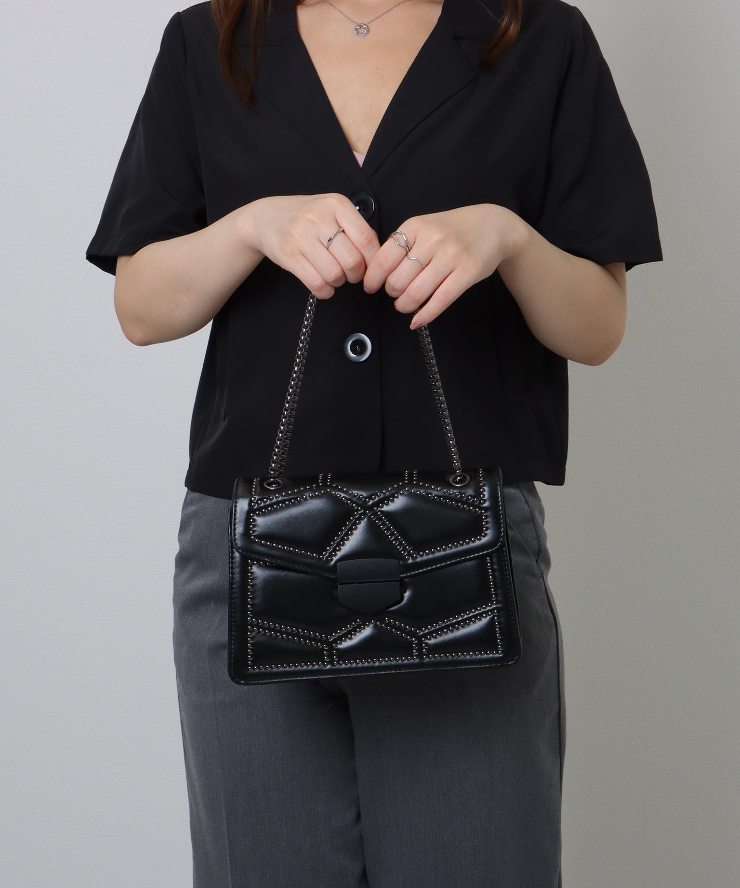 スタッズ スクエア チェーン ショルダーバッグ