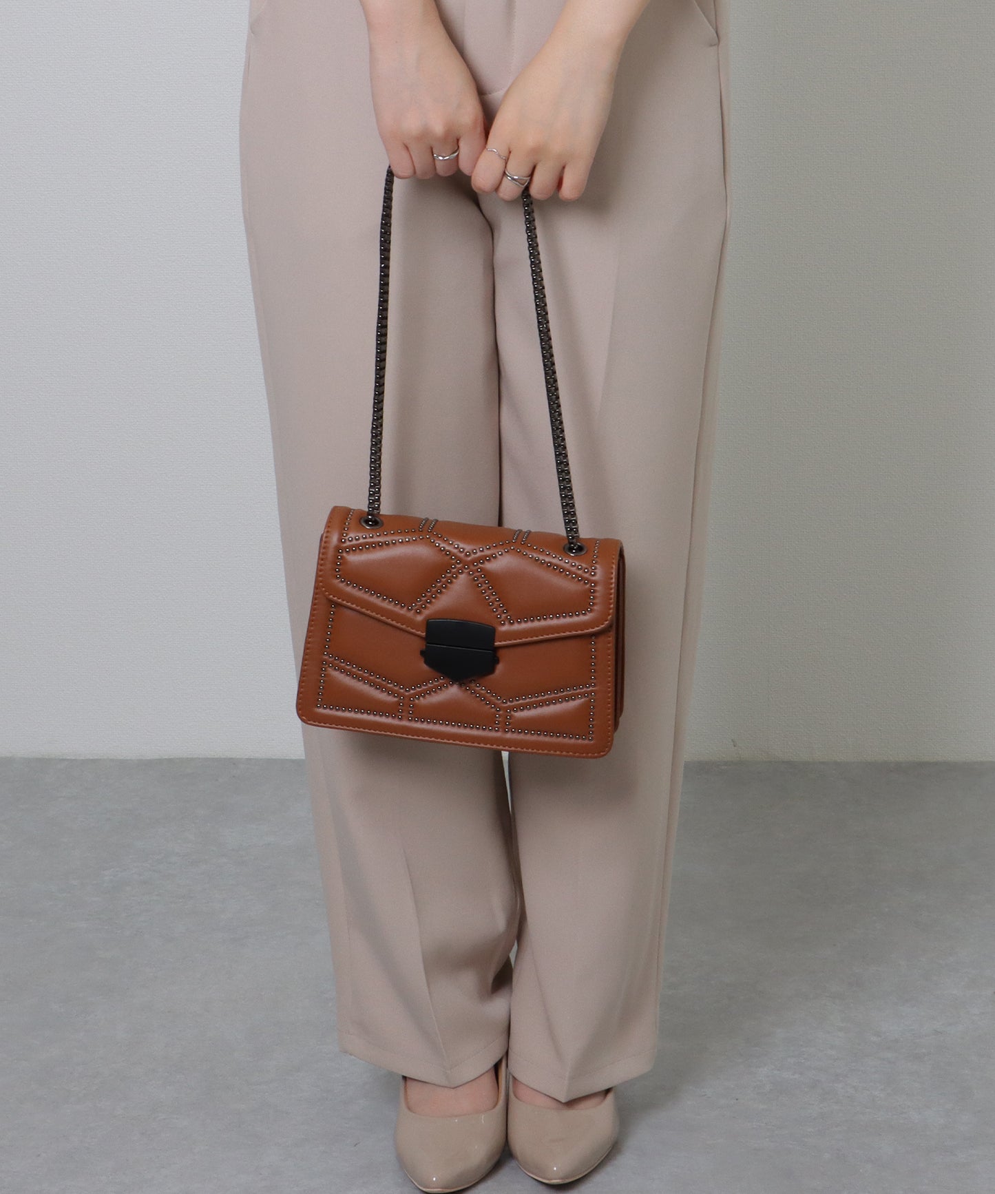 スタッズ スクエア チェーン ショルダーバッグ