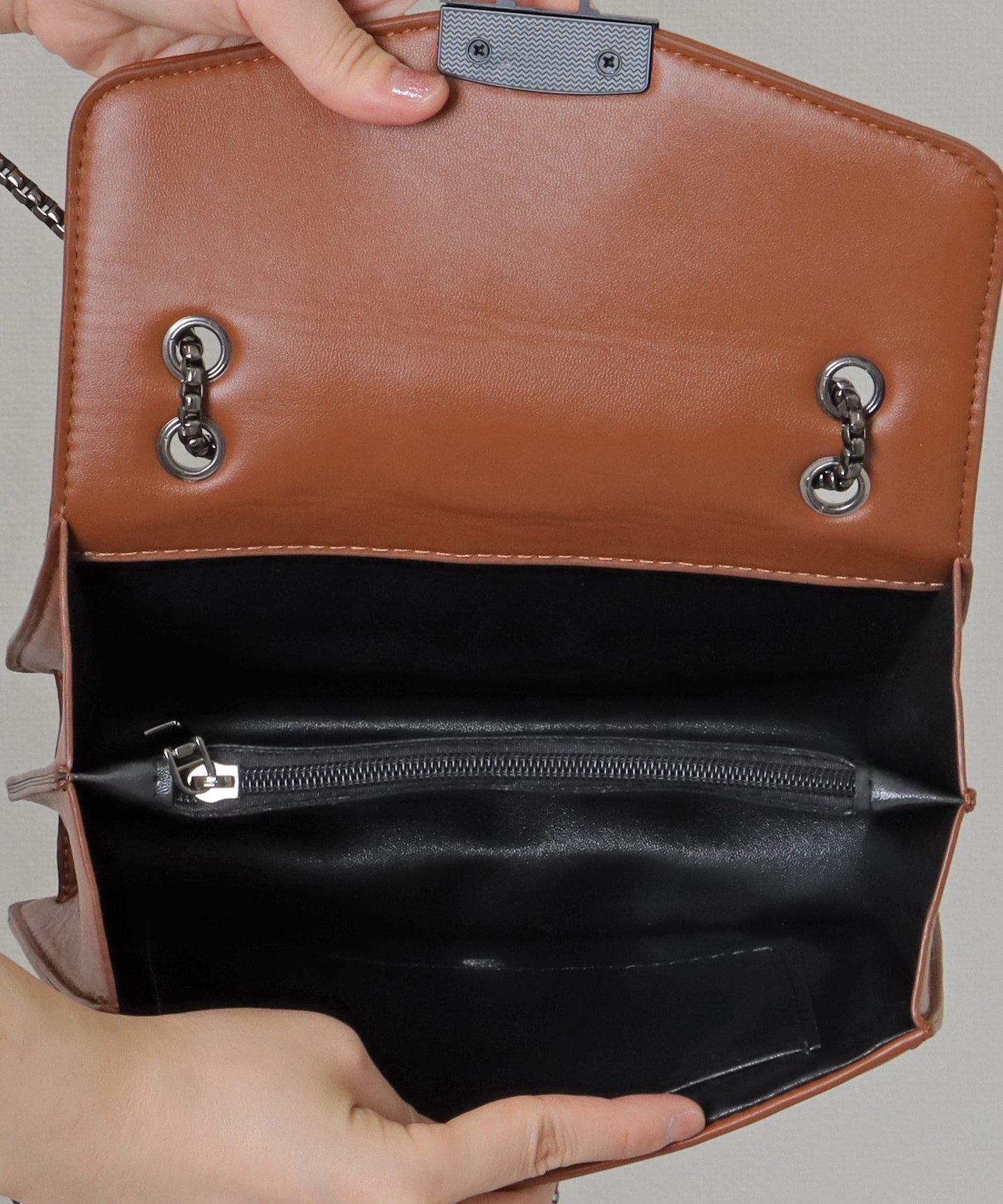 スタッズ スクエア チェーン ショルダーバッグ