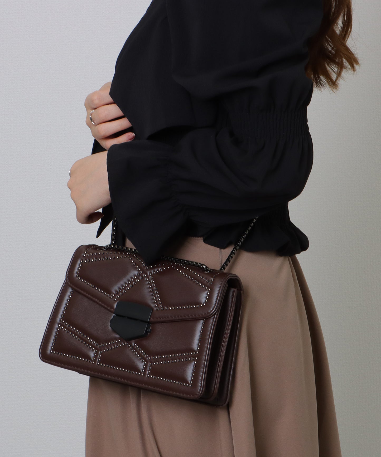 スタッズ スクエア チェーン ショルダーバッグ