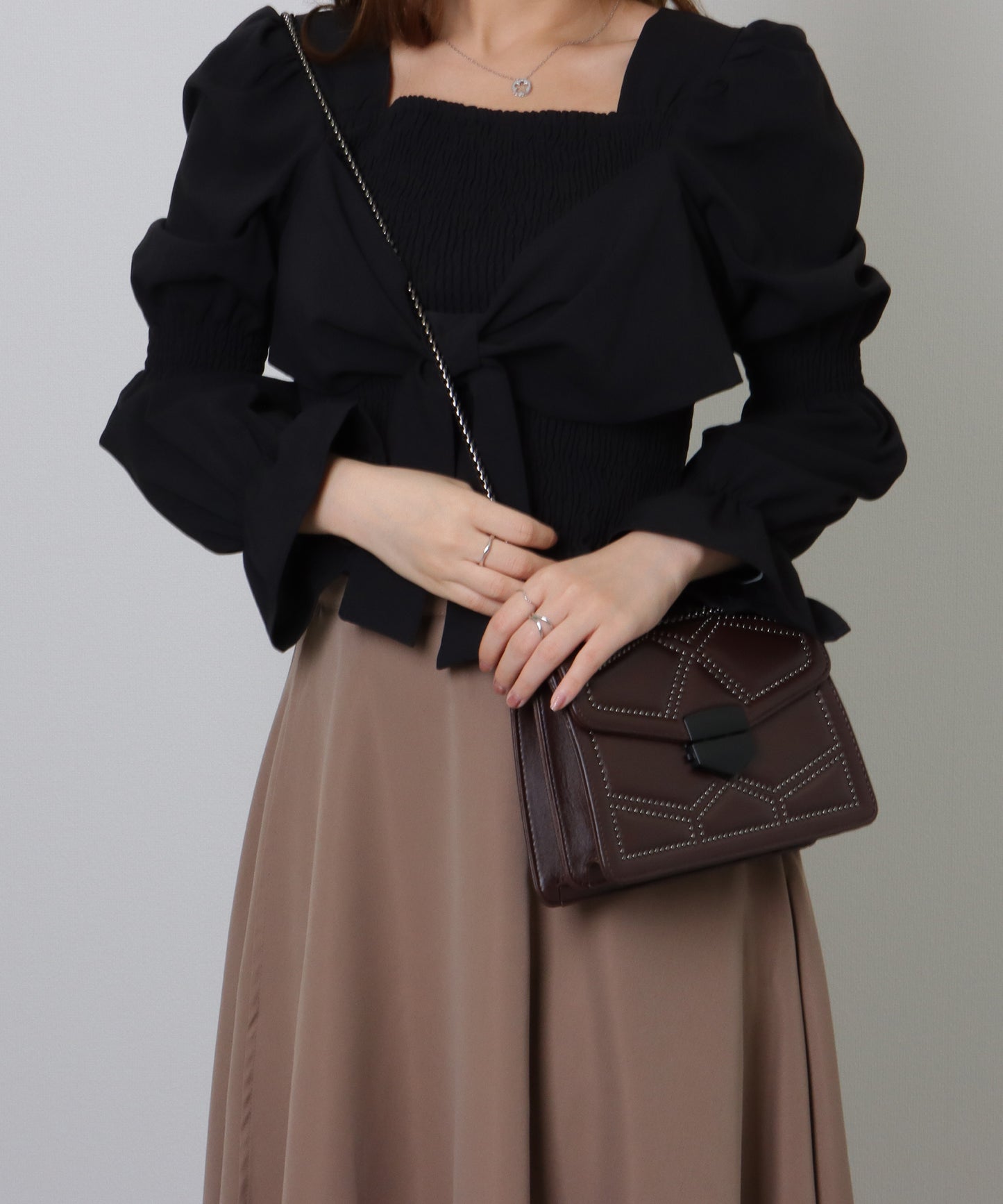 スタッズ スクエア チェーン ショルダーバッグ