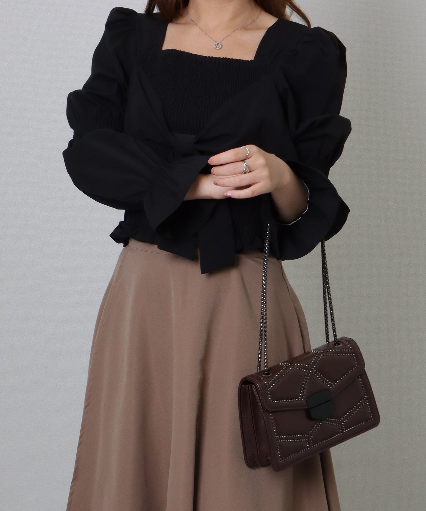 スタッズ スクエア チェーン ショルダーバッグ