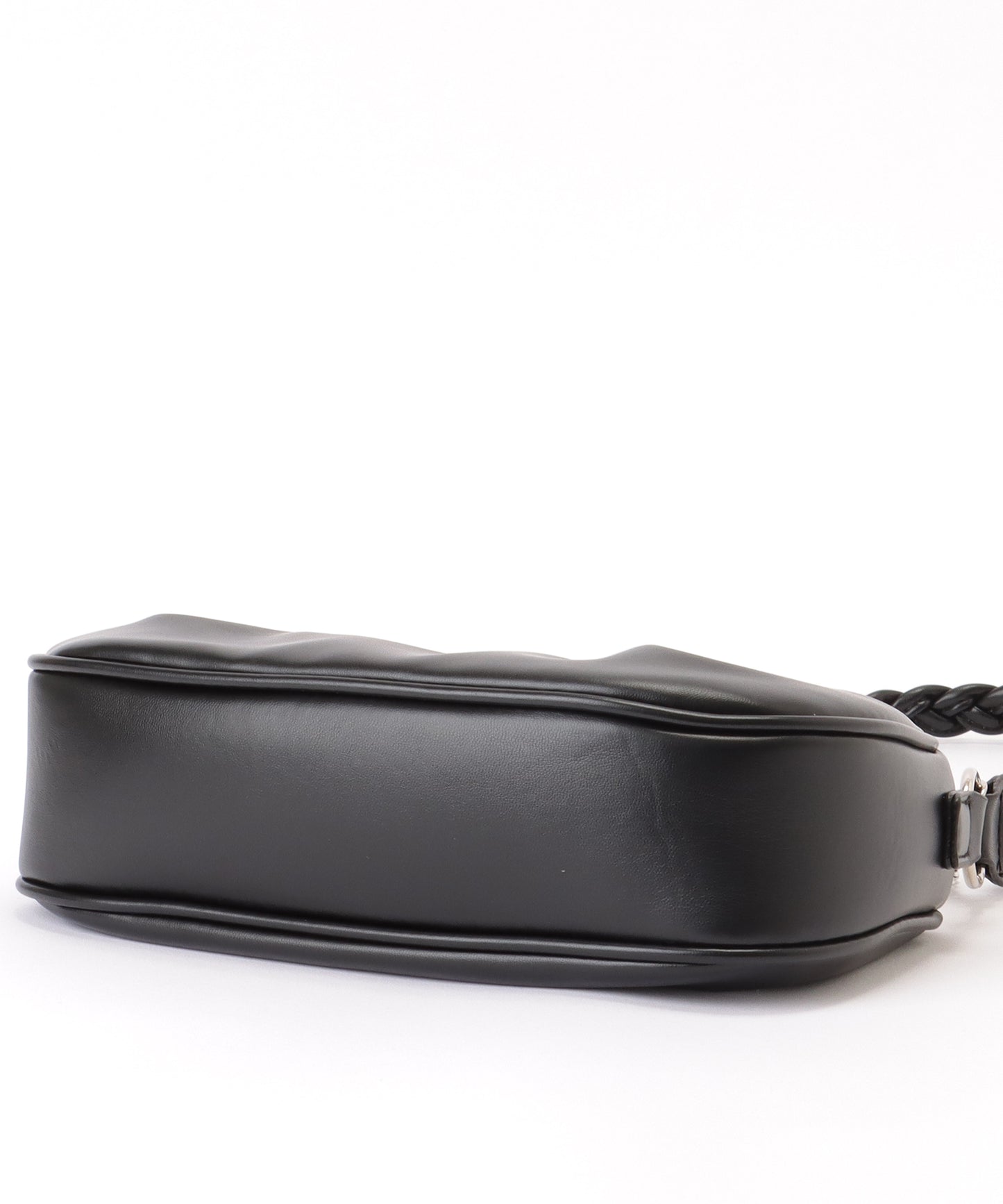 チェーン チャーム付き 編み込み ショルダーバッグ