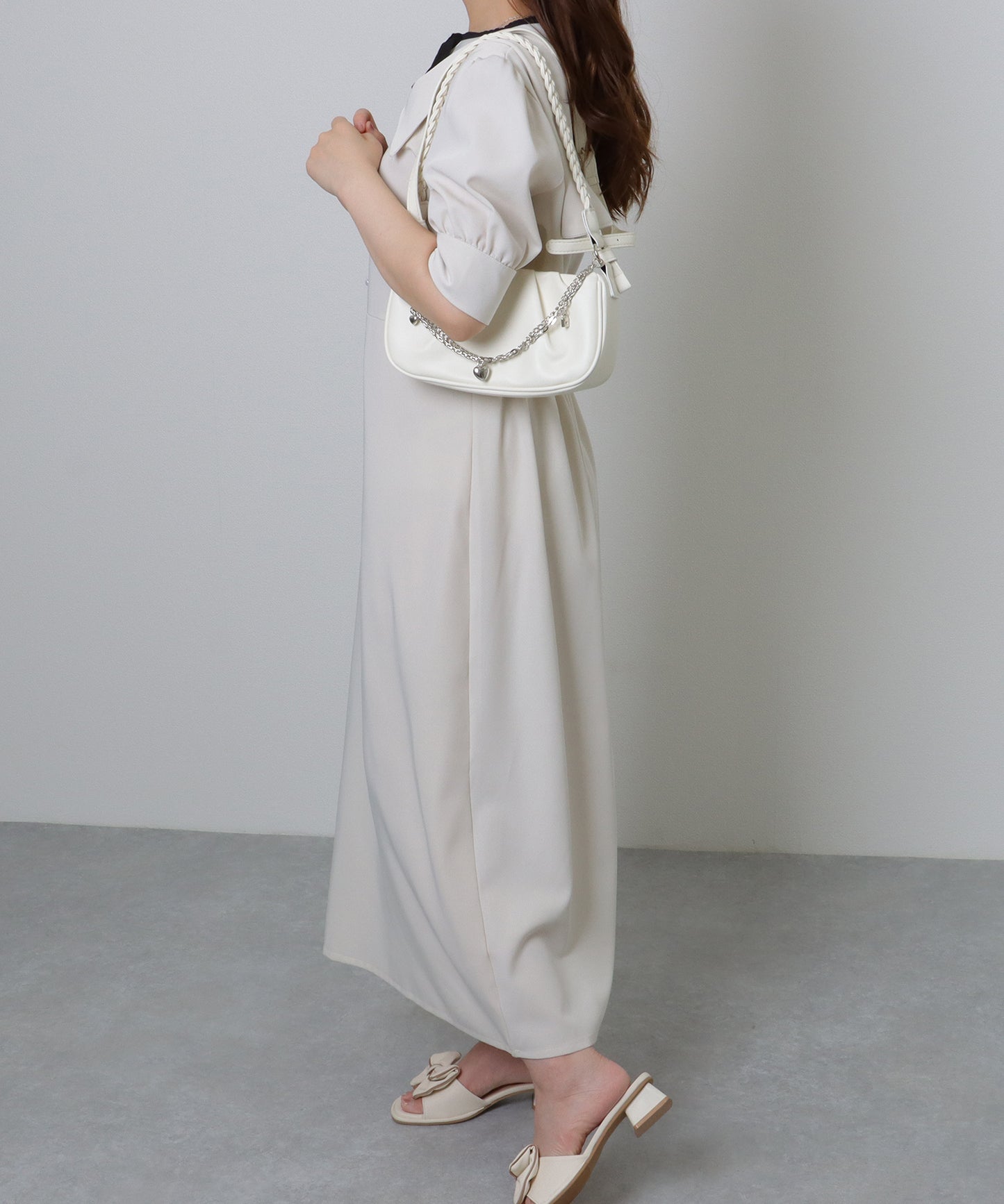 チェーン チャーム付き 編み込み ショルダーバッグ