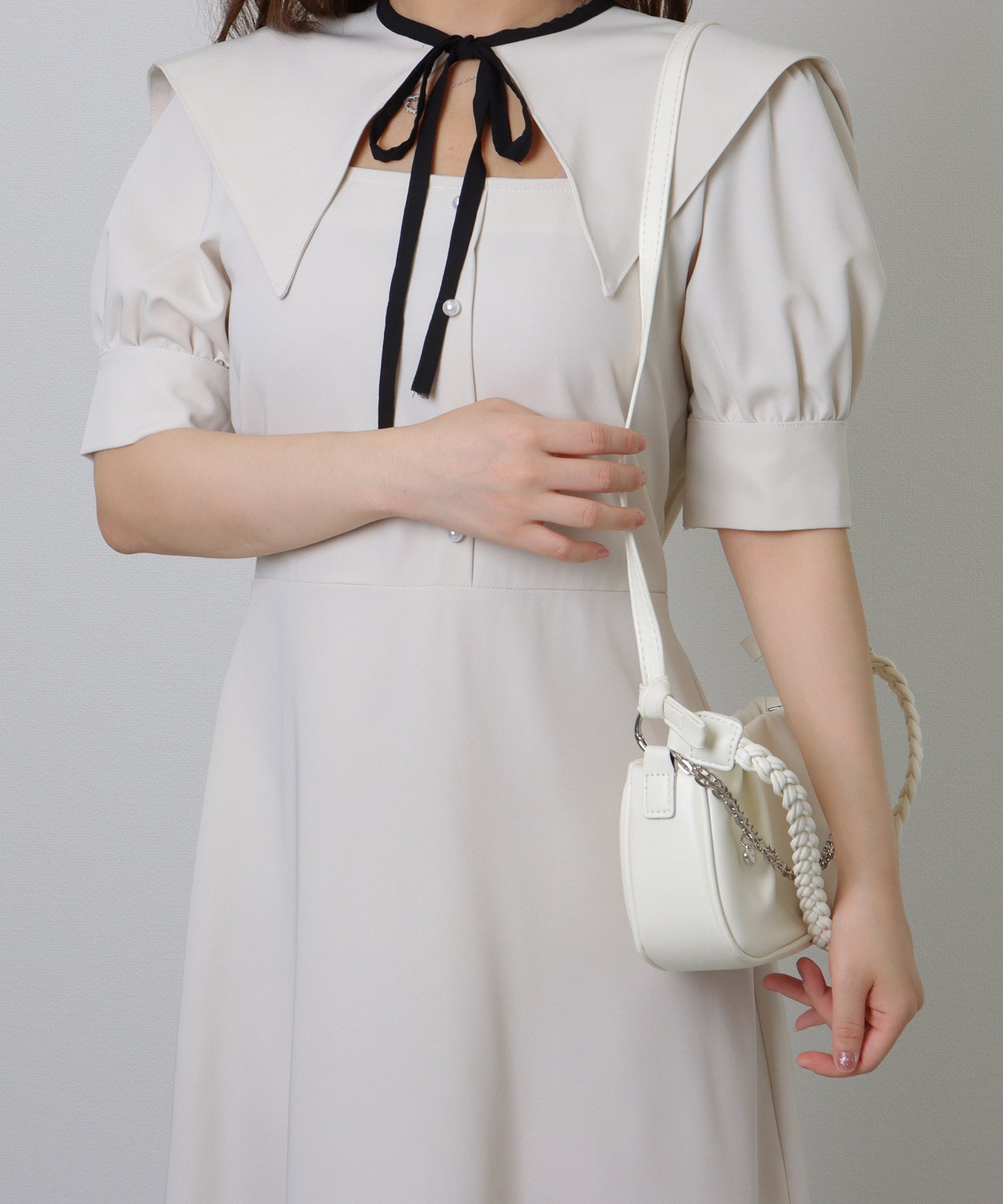 チェーン チャーム付き 編み込み ショルダーバッグ