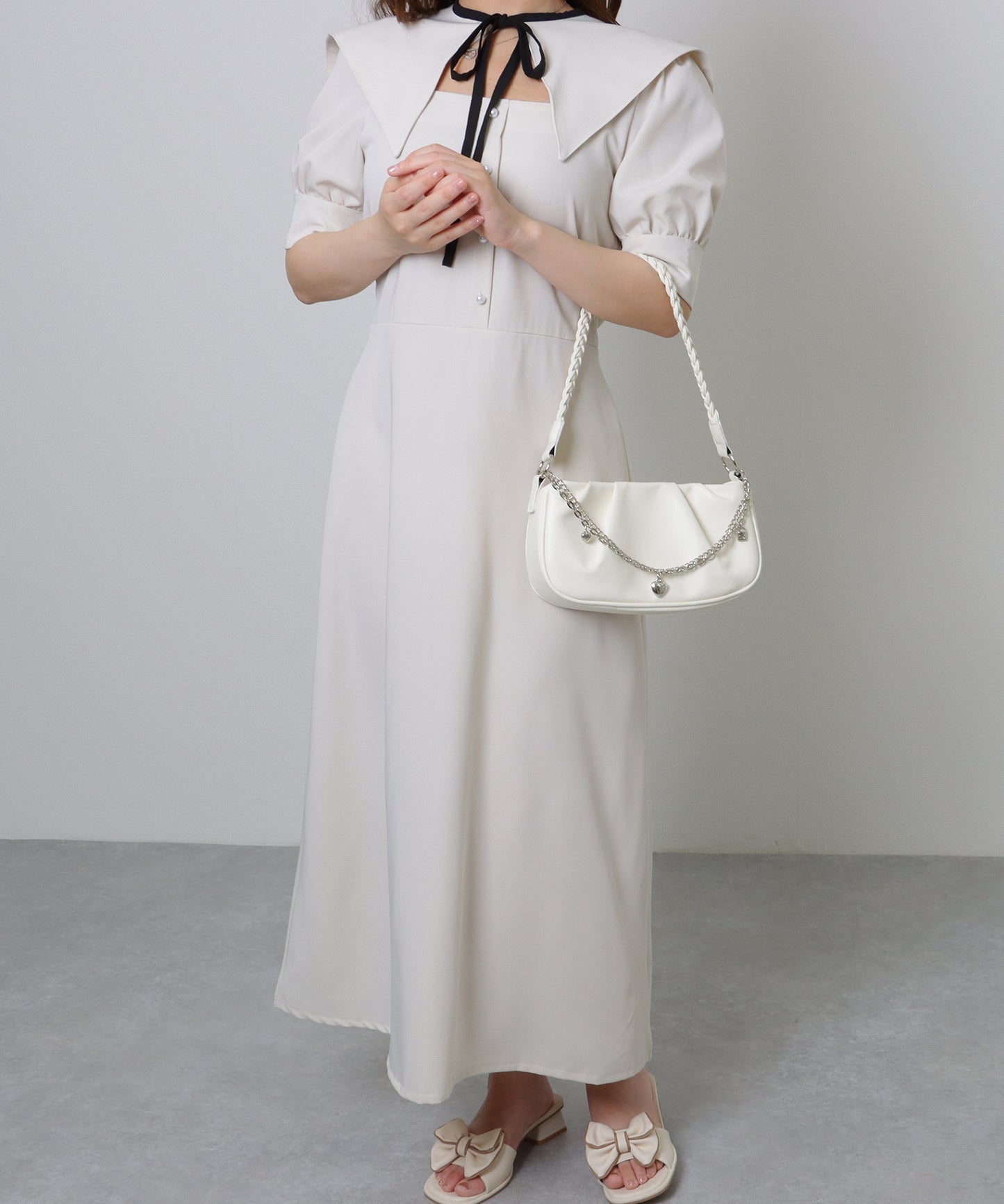 チェーン チャーム付き 編み込み ショルダーバッグ