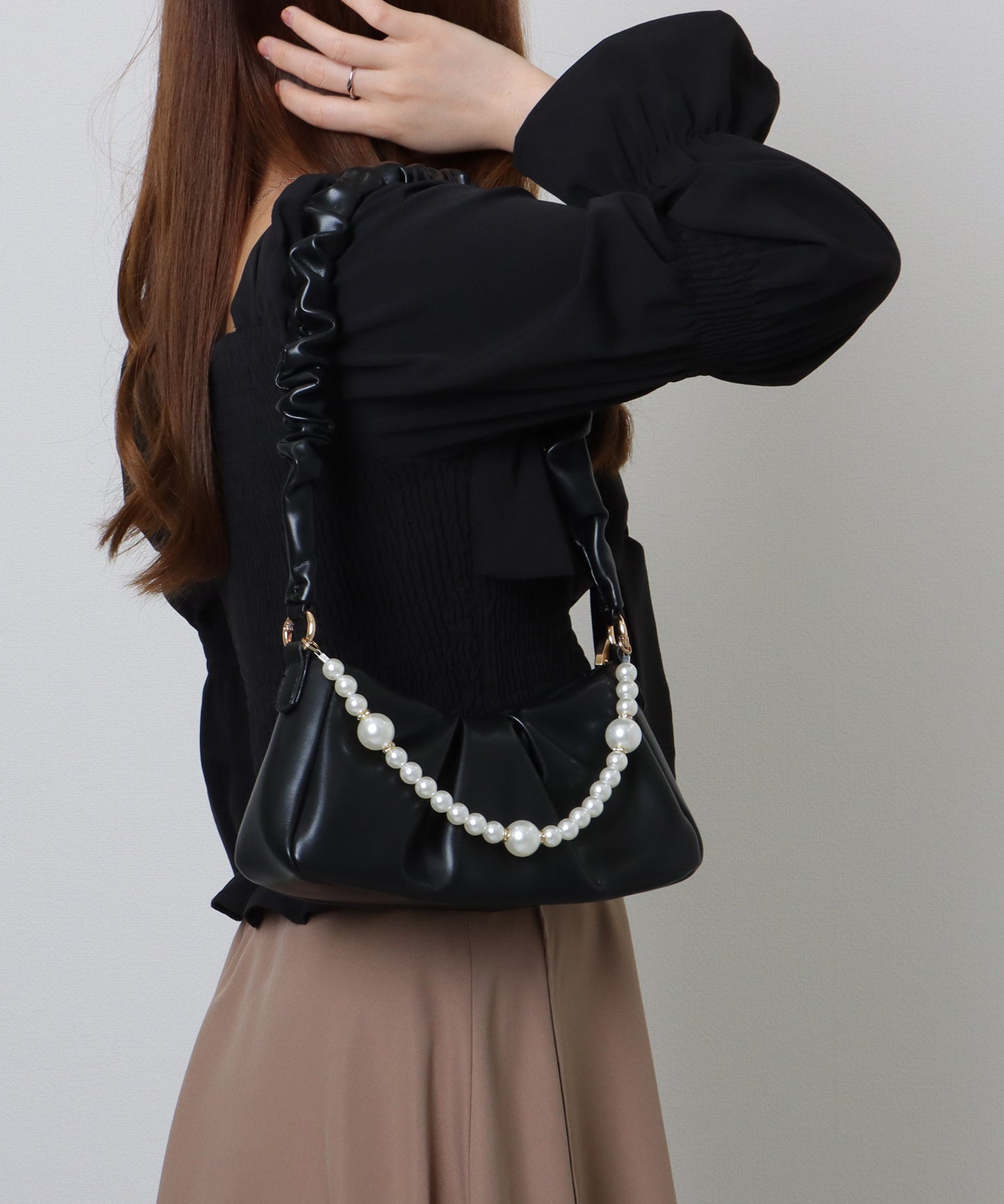 パールチェーン付き 2WAY ギャザー ショルダーバッグ