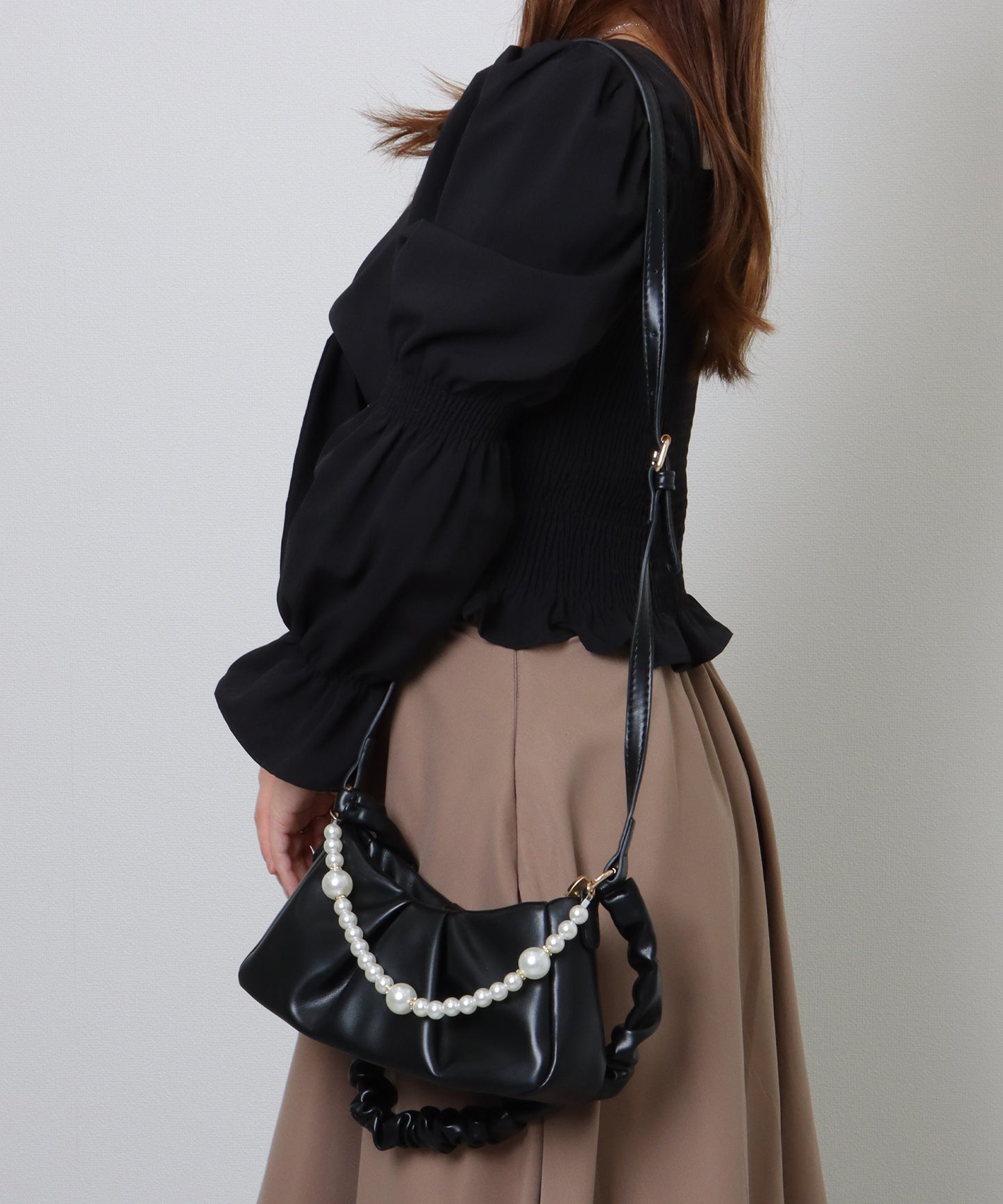 パールチェーン付き 2WAY ギャザー ショルダーバッグ