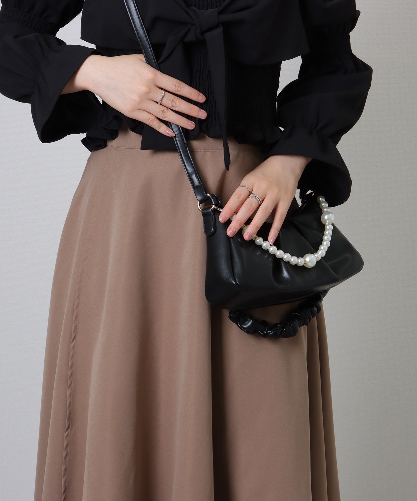 パールチェーン付き 2WAY ギャザー ショルダーバッグ