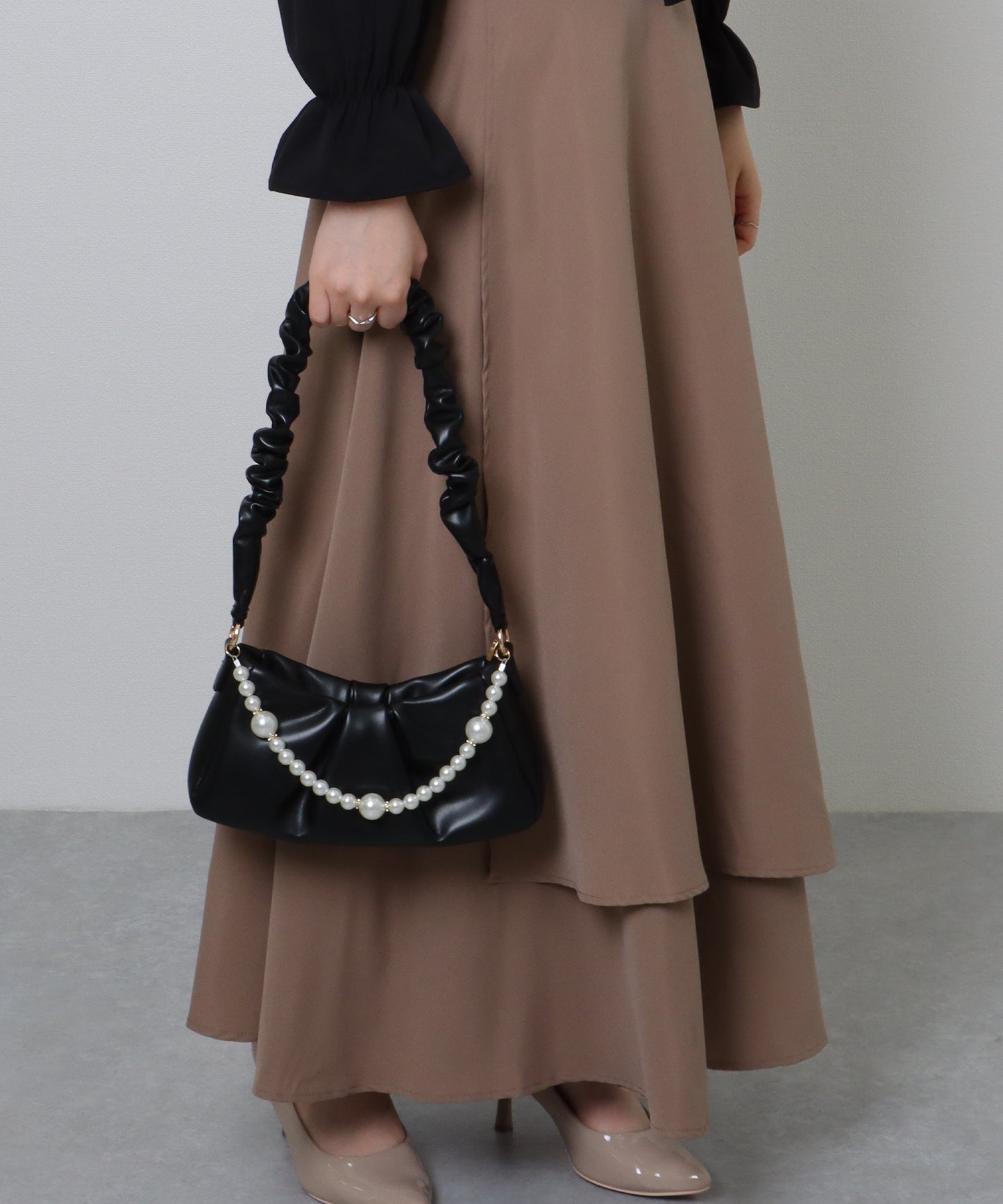 パールチェーン付き 2WAY ギャザー ショルダーバッグ