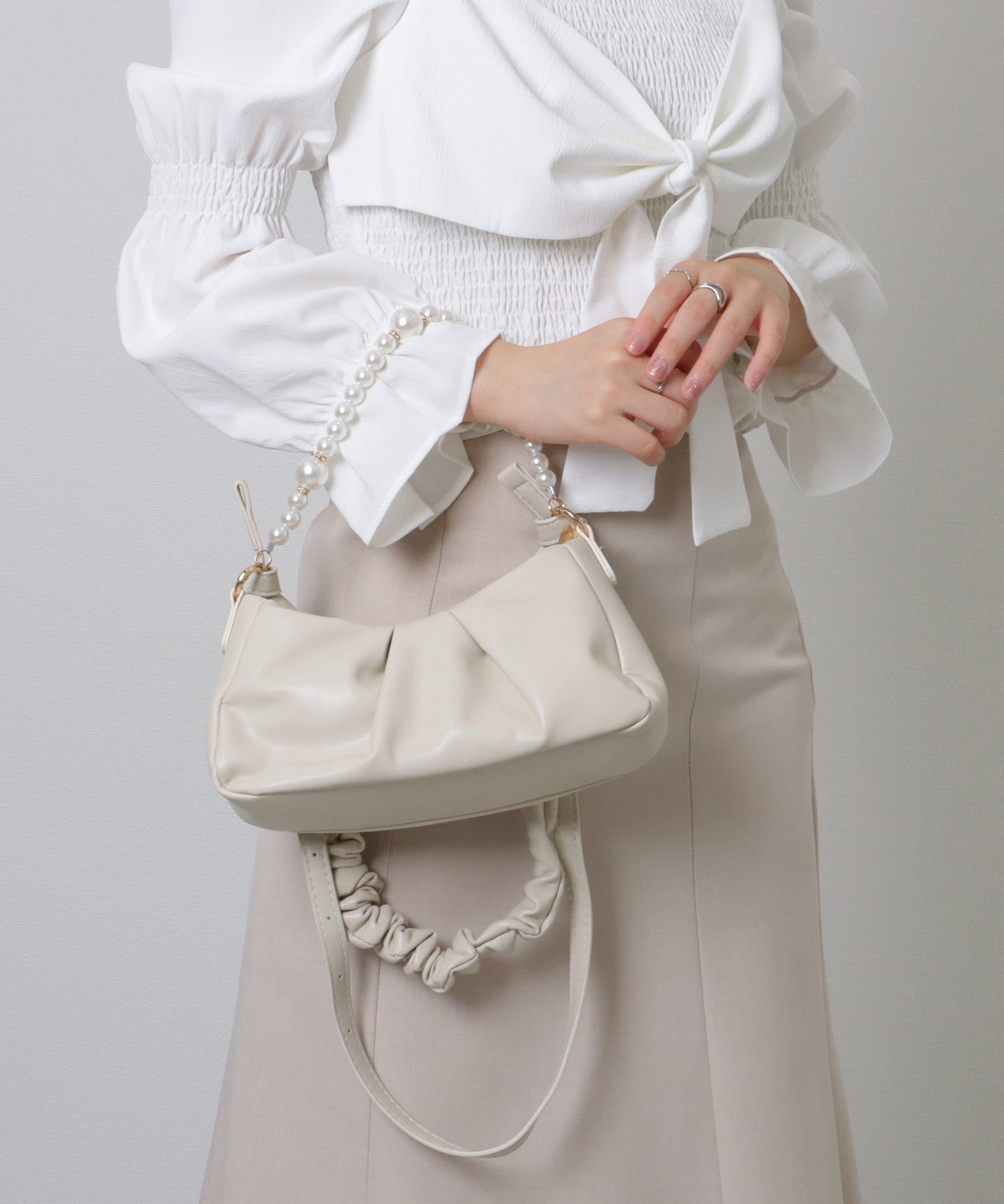 パールチェーン付き 2WAY ギャザー ショルダーバッグ