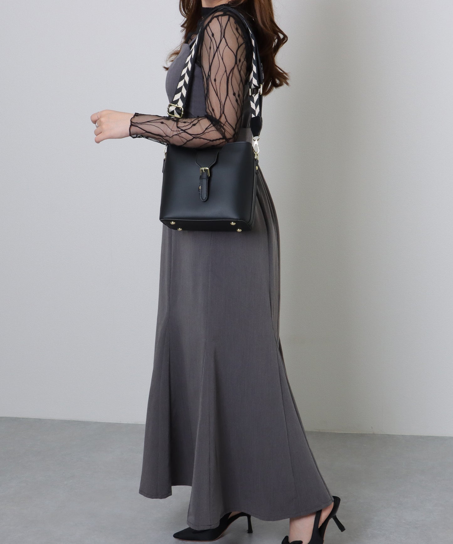 ヘリンボーン ベルト付き スクエア ショルダーバッグ