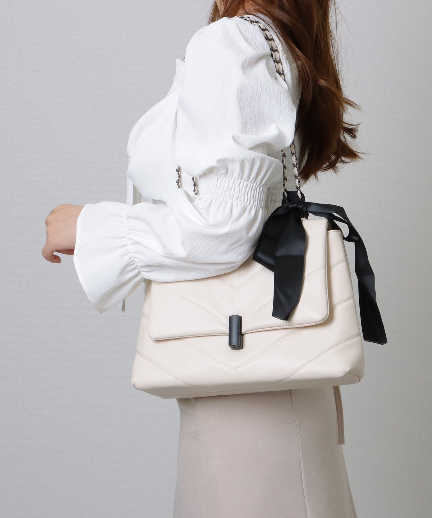 リボン付き Vステッチ スクエア チェーン ショルダーバッグ