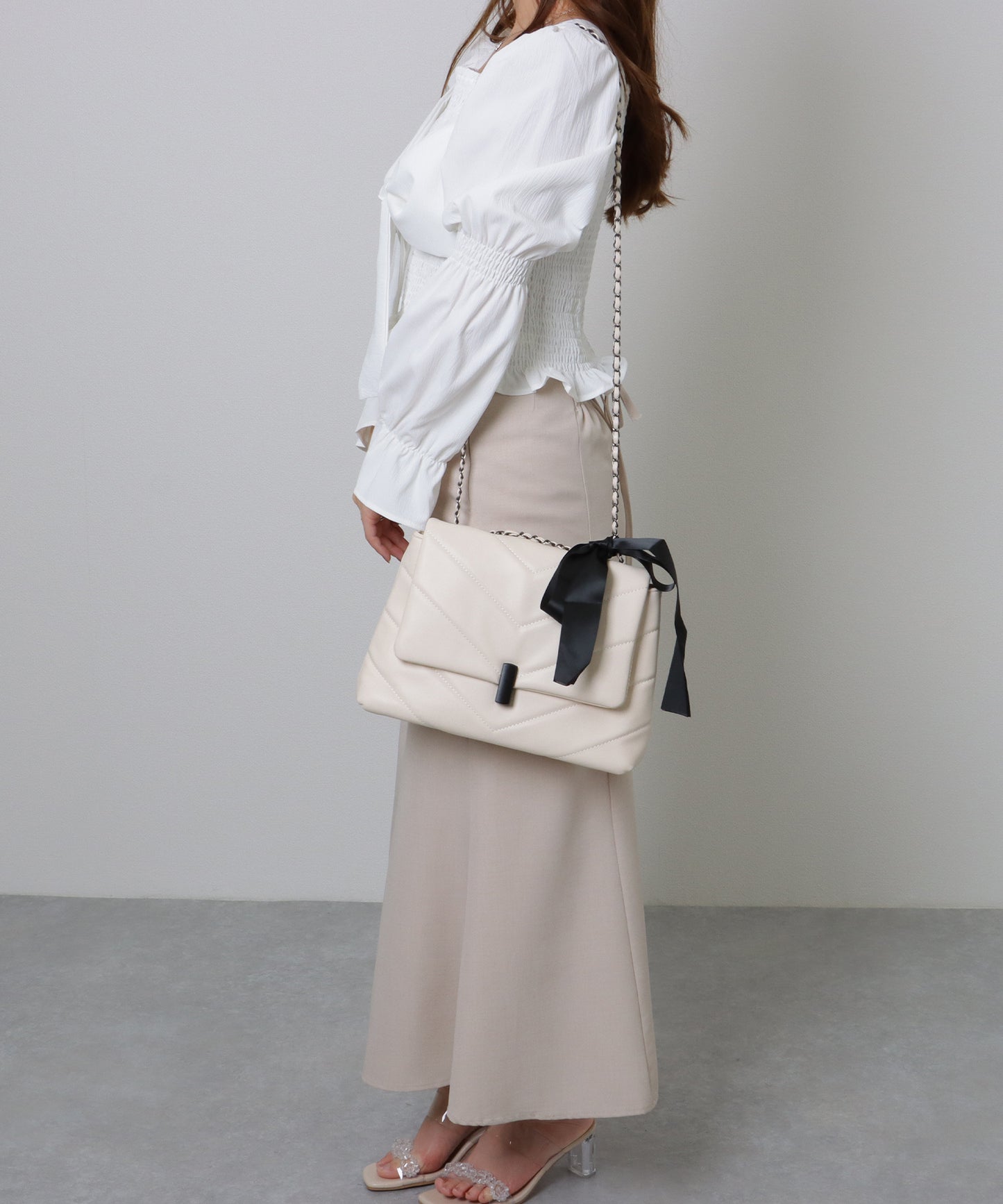 リボン付き Vステッチ スクエア チェーン ショルダーバッグ