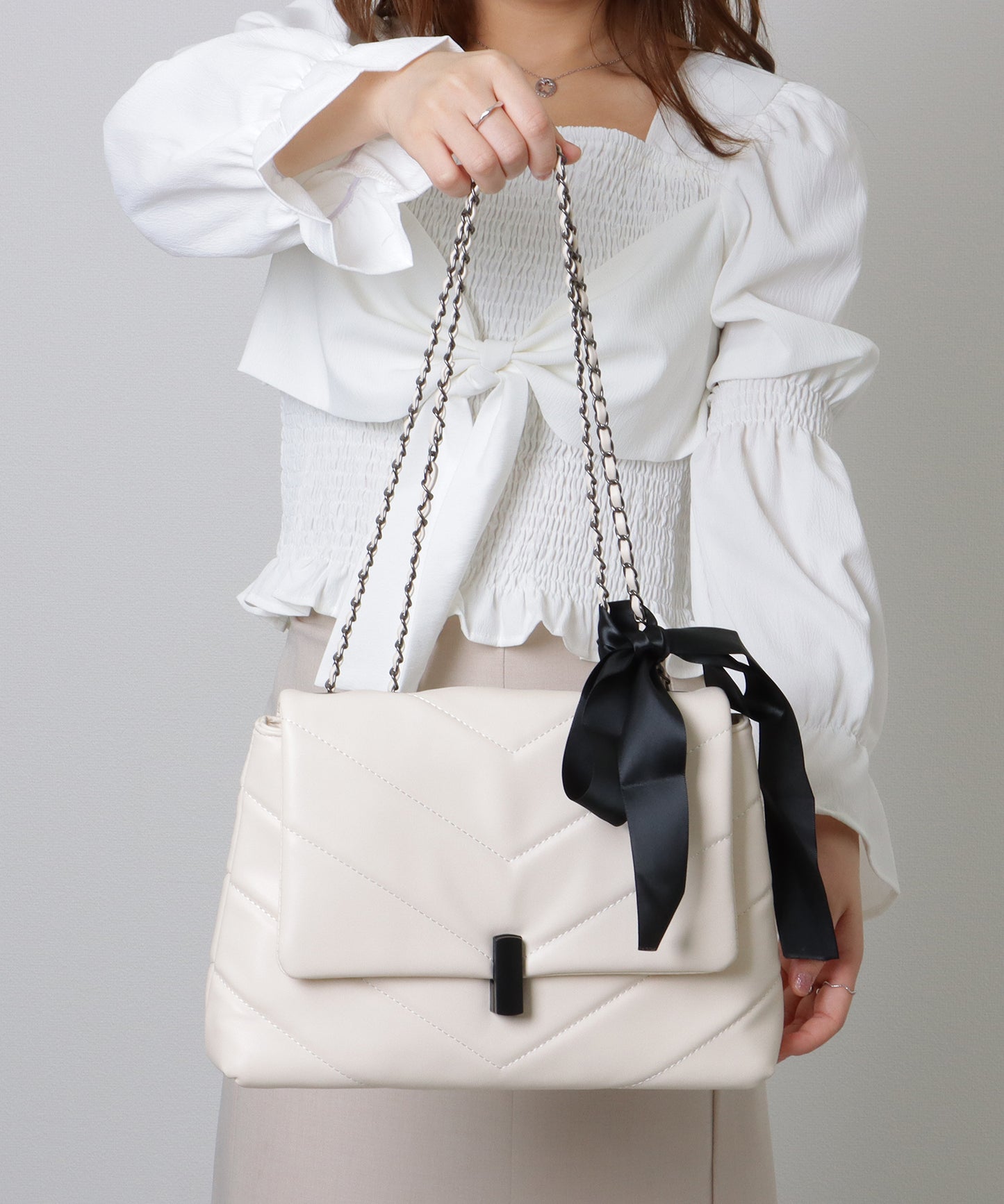 リボン付き Vステッチ スクエア チェーン ショルダーバッグ