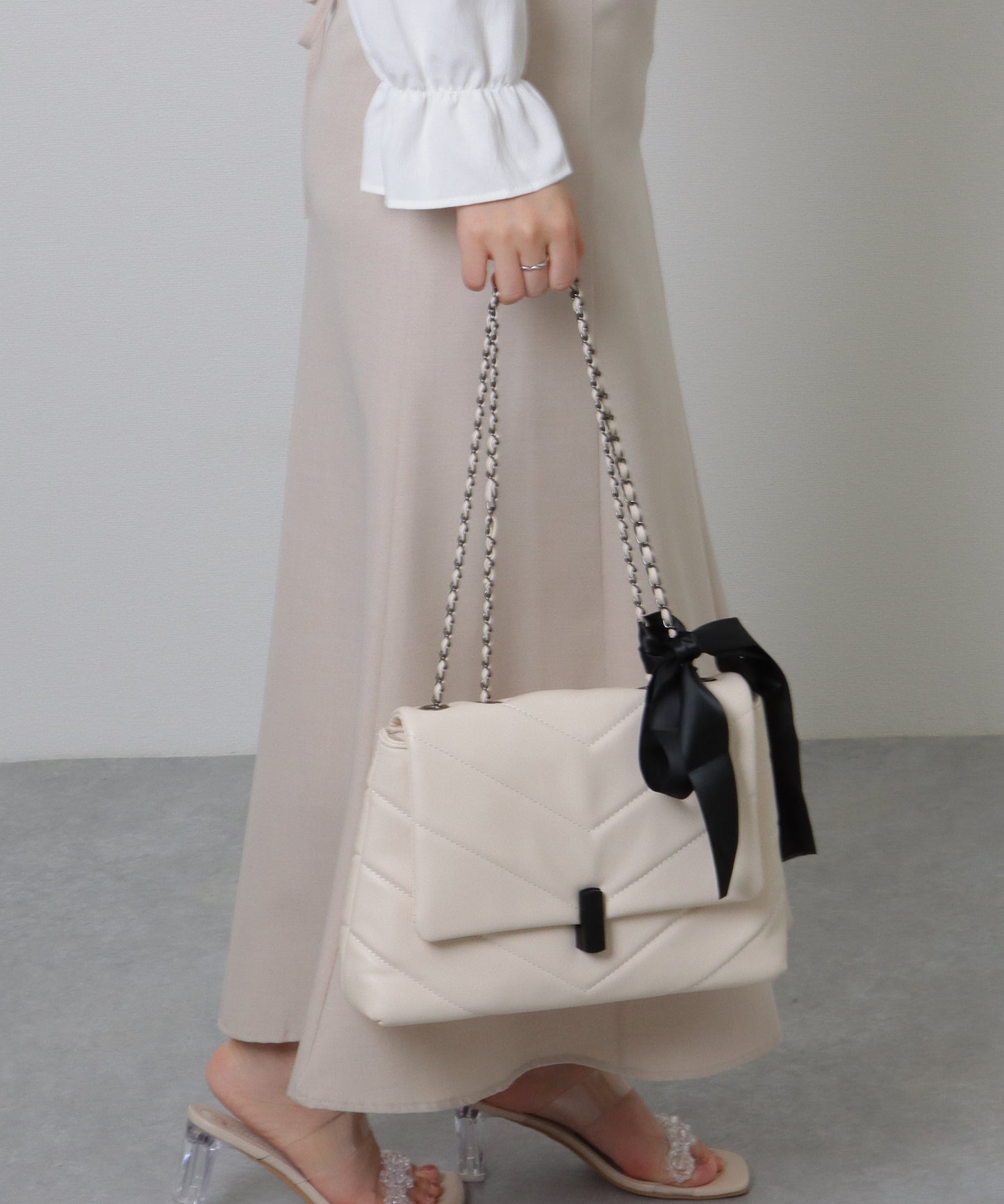 リボン付き Vステッチ スクエア チェーン ショルダーバッグ