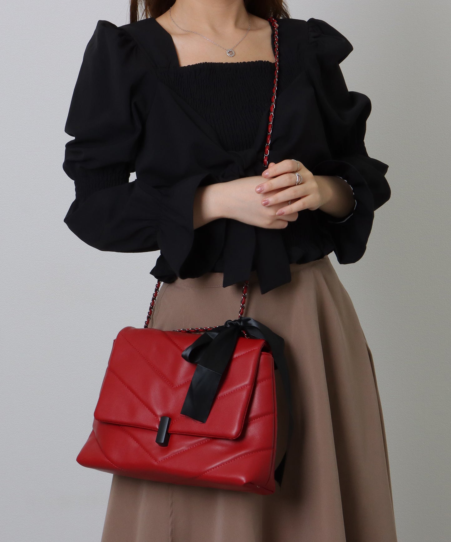 リボン付き Vステッチ スクエア チェーン ショルダーバッグ