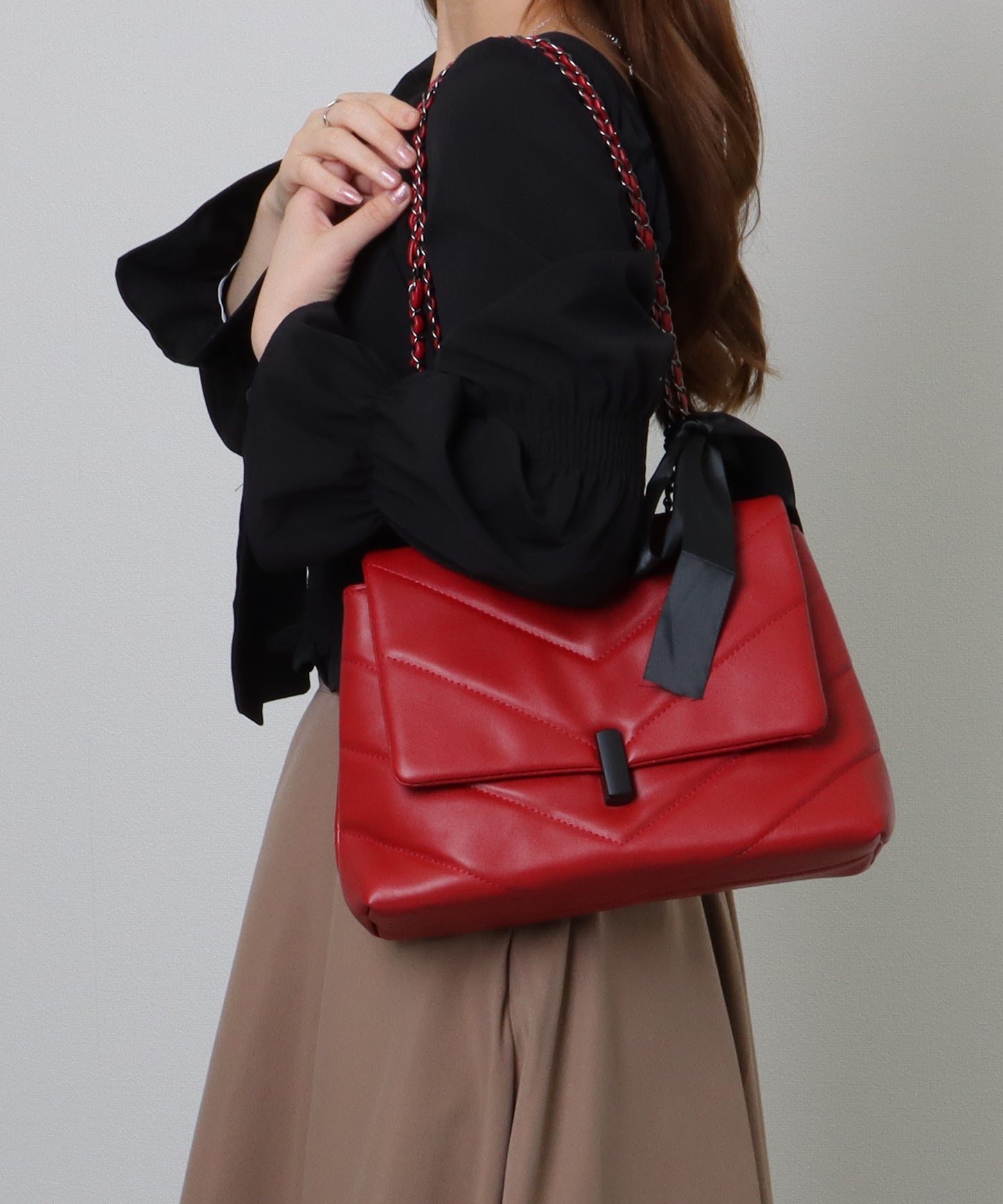 リボン付き Vステッチ スクエア チェーン ショルダーバッグ