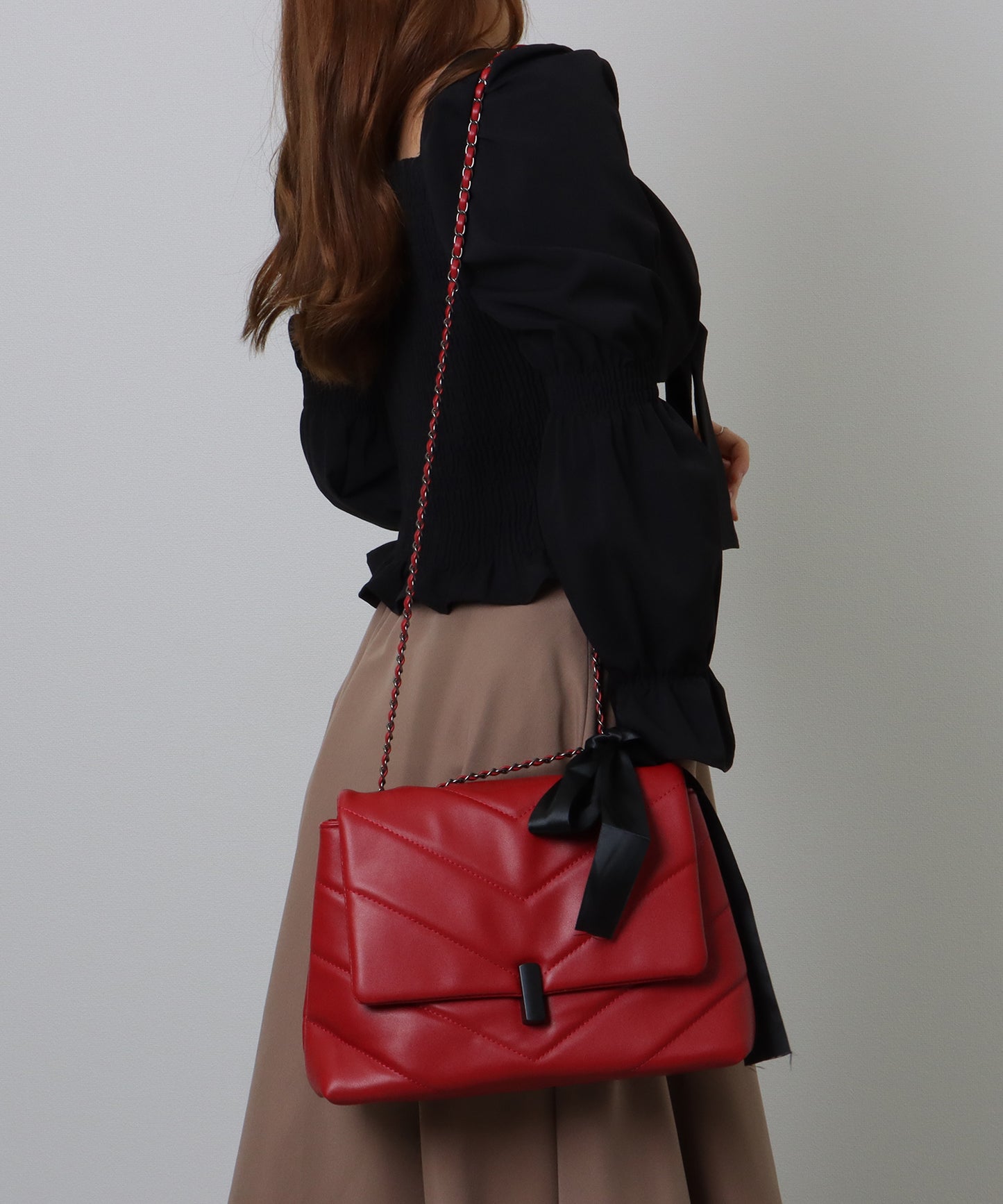 リボン付き Vステッチ スクエア チェーン ショルダーバッグ
