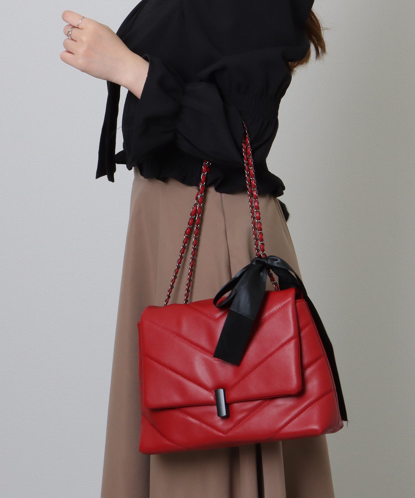 リボン付き Vステッチ スクエア チェーン ショルダーバッグ