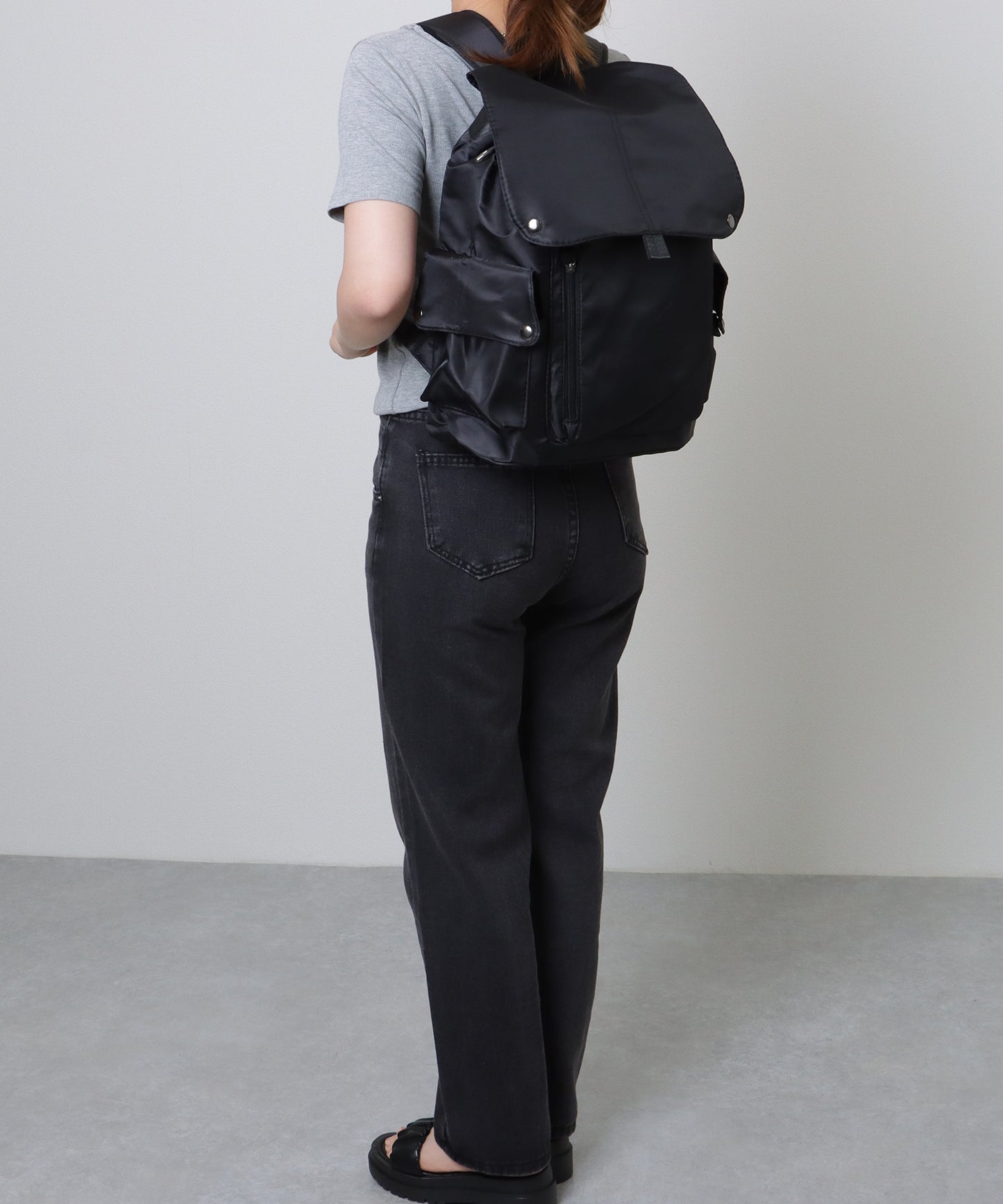 ソリッドカラー ユニセックス 大容量 多ポケット バックパック