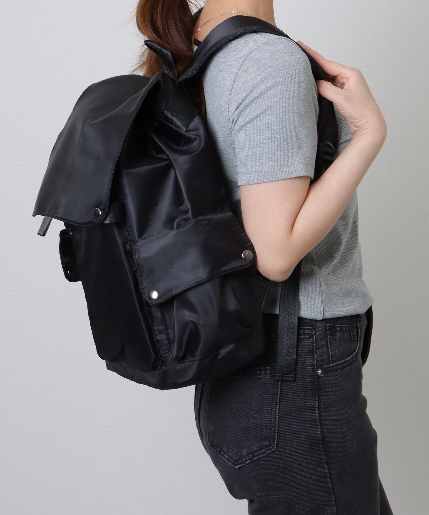 ソリッドカラー ユニセックス 大容量 多ポケット バックパック