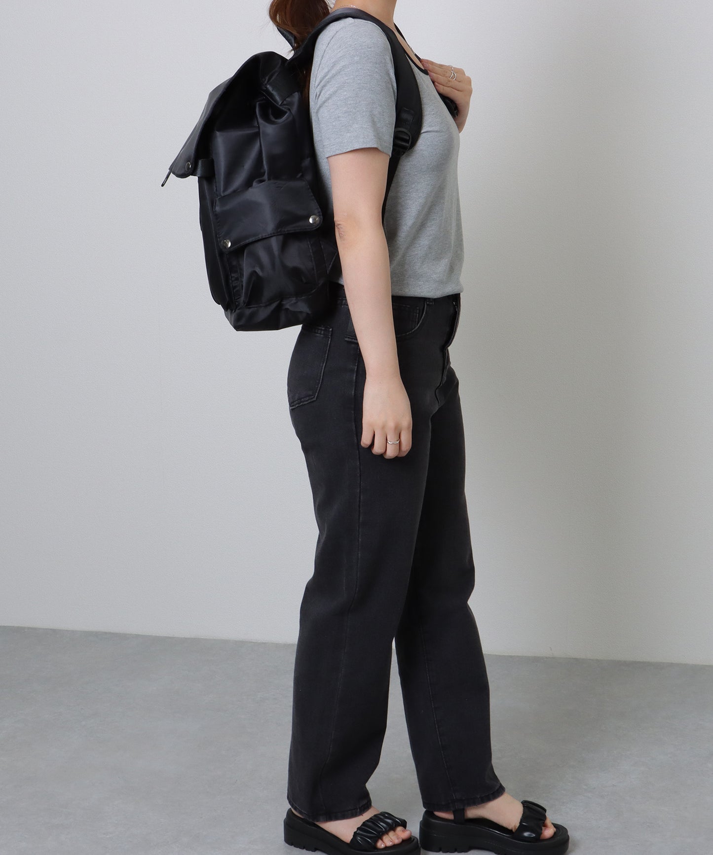 ソリッドカラー ユニセックス 大容量 多ポケット バックパック