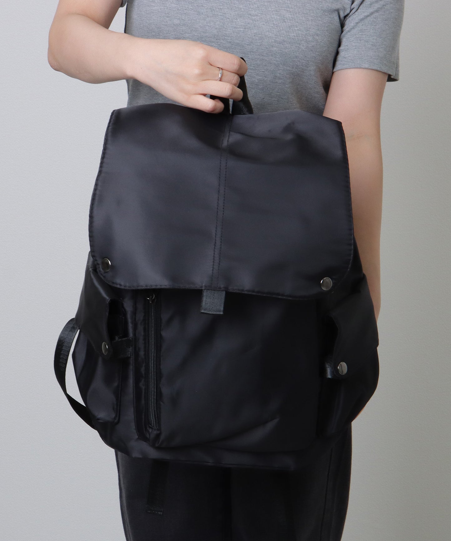 ソリッドカラー ユニセックス 大容量 多ポケット バックパック