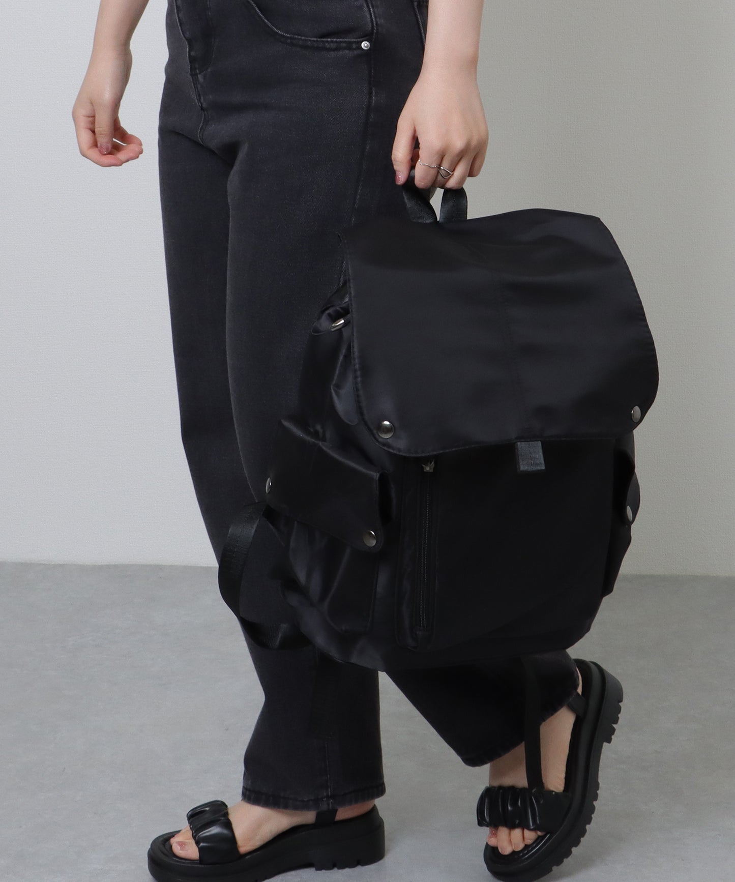 ソリッドカラー ユニセックス 大容量 多ポケット バックパック