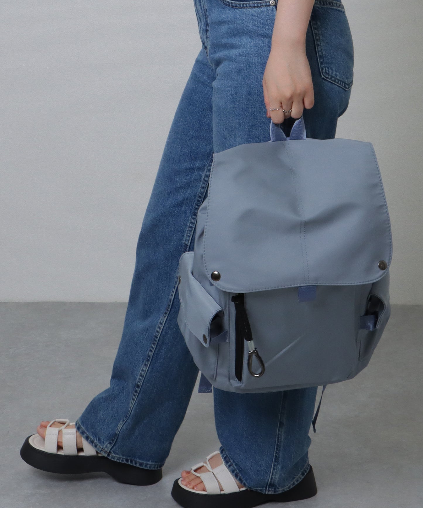 ソリッドカラー ユニセックス 大容量 多ポケット バックパック