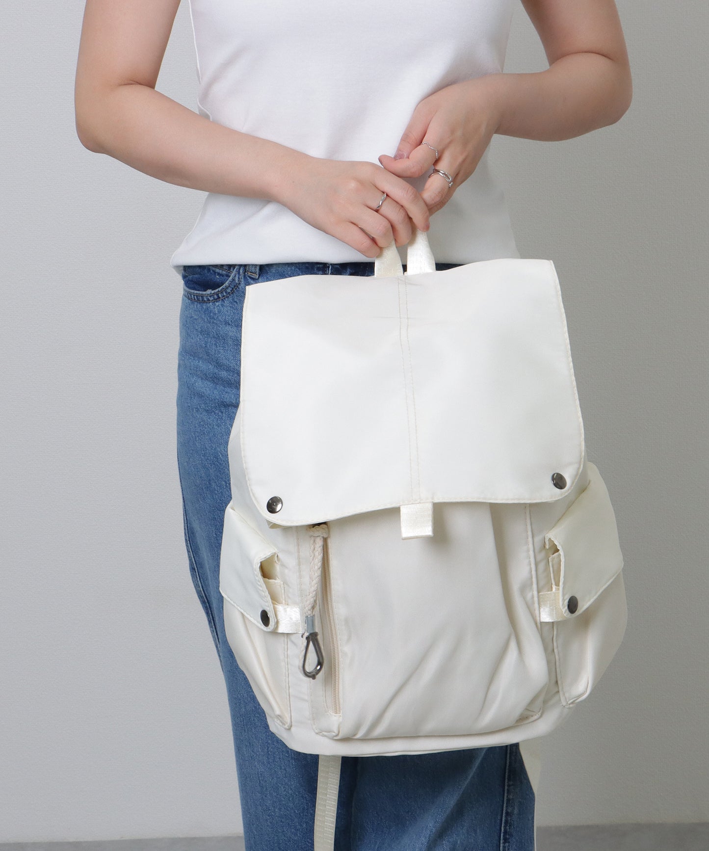 ソリッドカラー ユニセックス 大容量 多ポケット バックパック