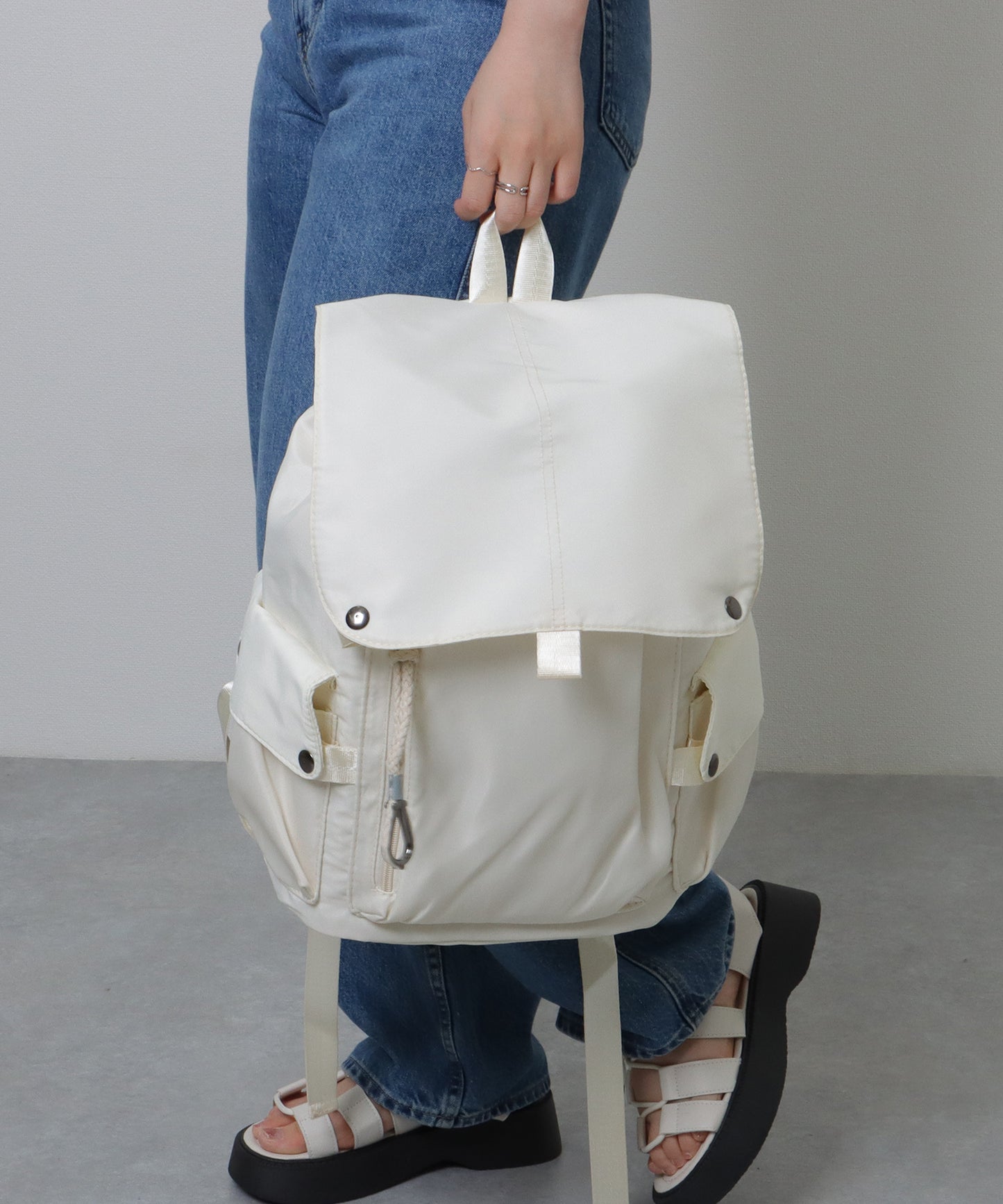 ソリッドカラー ユニセックス 大容量 多ポケット バックパック