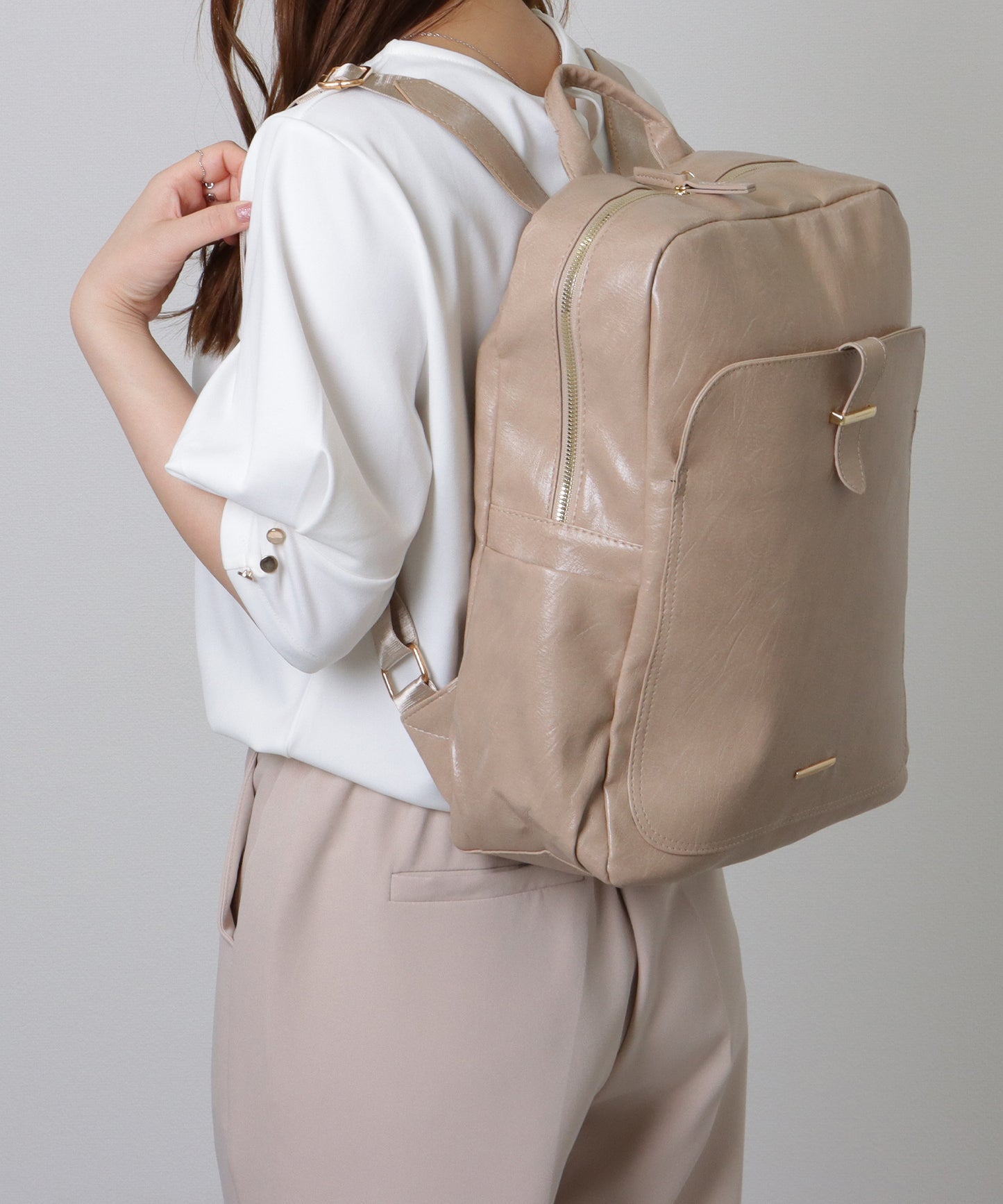 ラウンドファスナー 多ポケット スクエア リュックサック